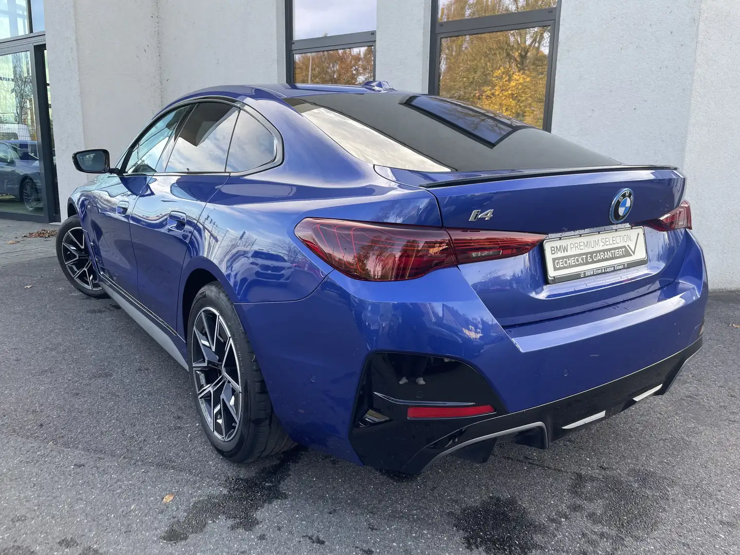 BMW i4 eDrive40 M Sport Pro || AHK 360° DriviAssProf Blau - 2