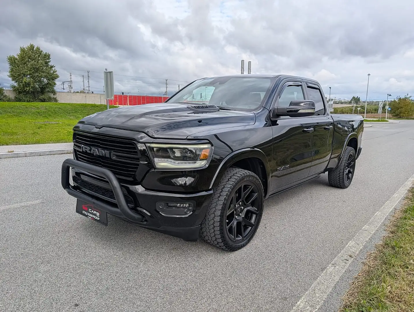 Dodge RAM RAM 1500 5,7 V8 HEMI - QuadCab - 20% MWST - LAR... Schwarz - 1