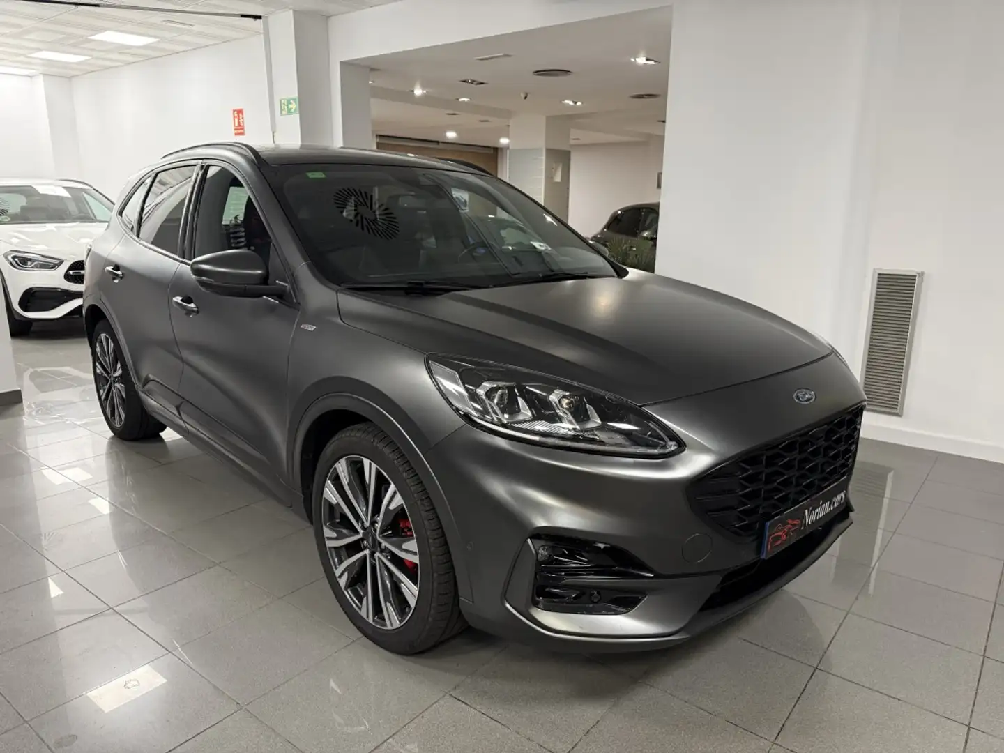 Ford Kuga 1.5 EcoBoost ST-Line X FWD 150 Gris - 1