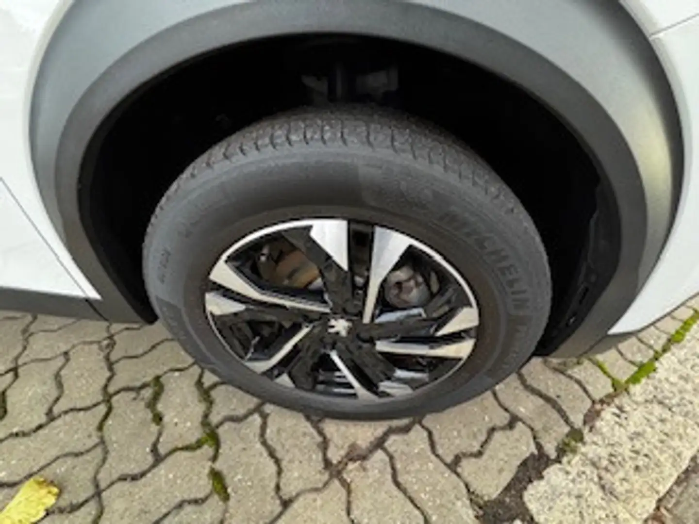 Peugeot e-2008 Allure Pack Blanc - 2