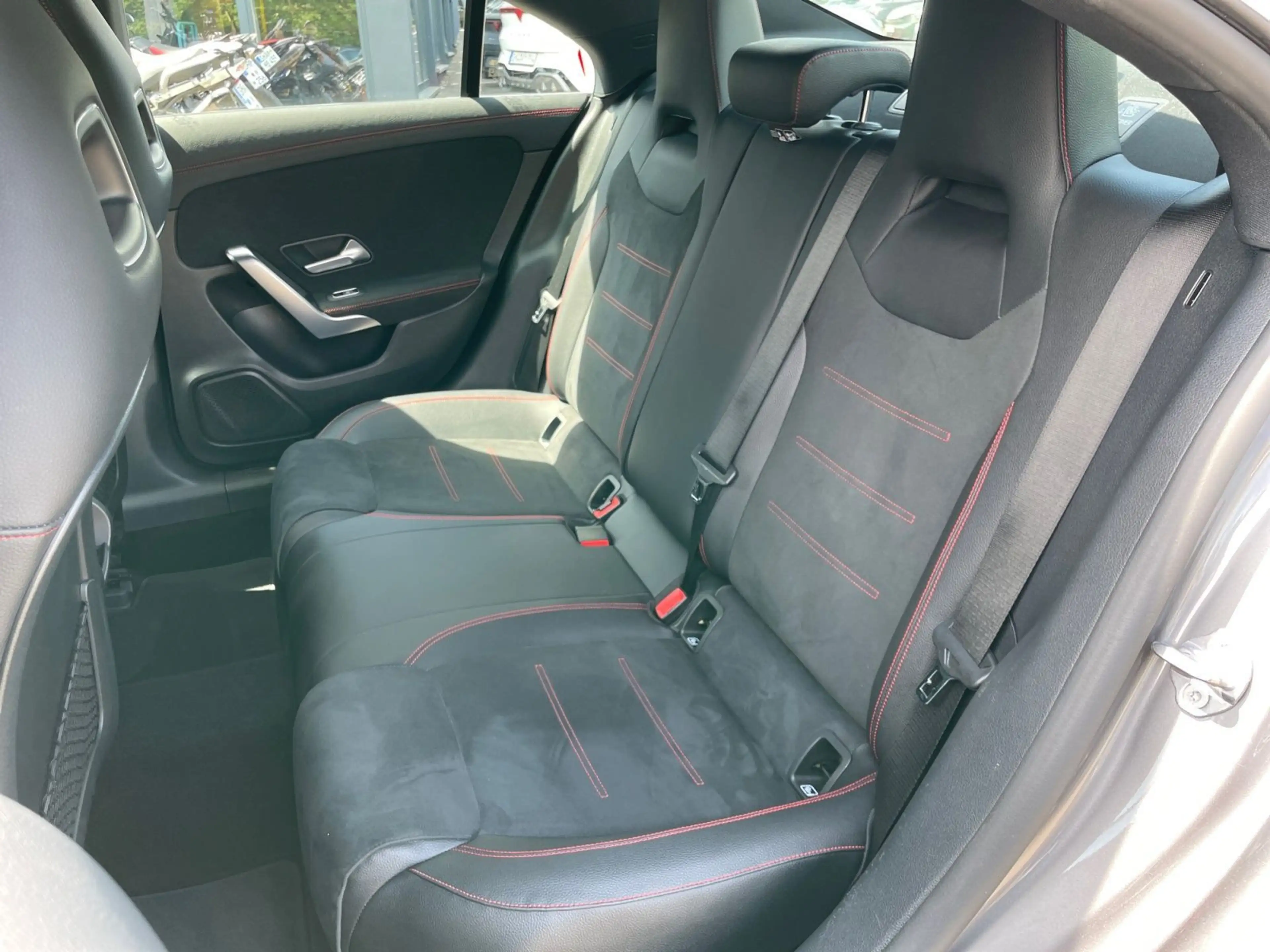 Mercedes-Benz CLA 220 AMG-Line AHK Kamera LED Navi — photo 11