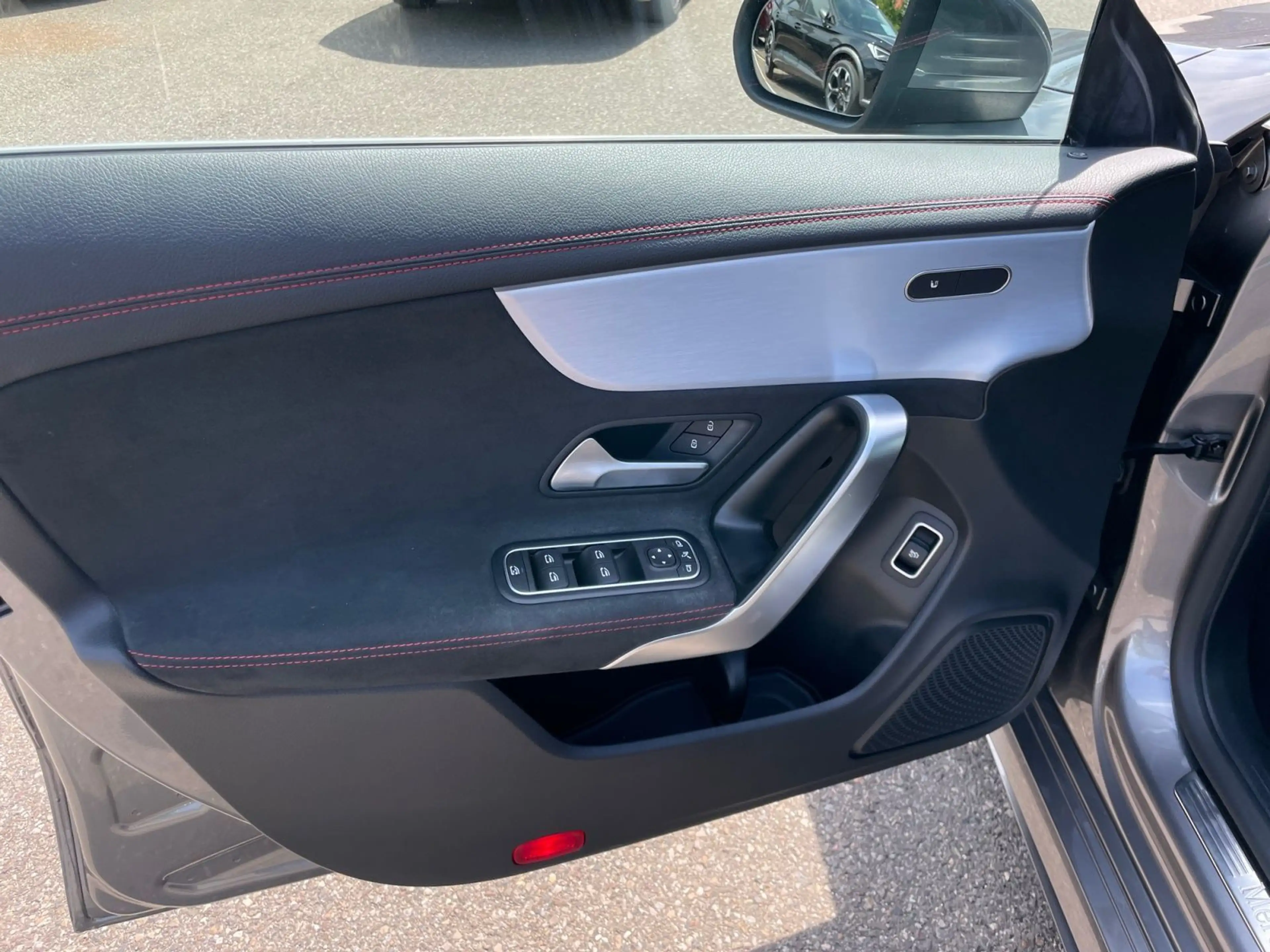 Mercedes-Benz CLA 220 AMG-Line AHK Kamera LED Navi — photo 14