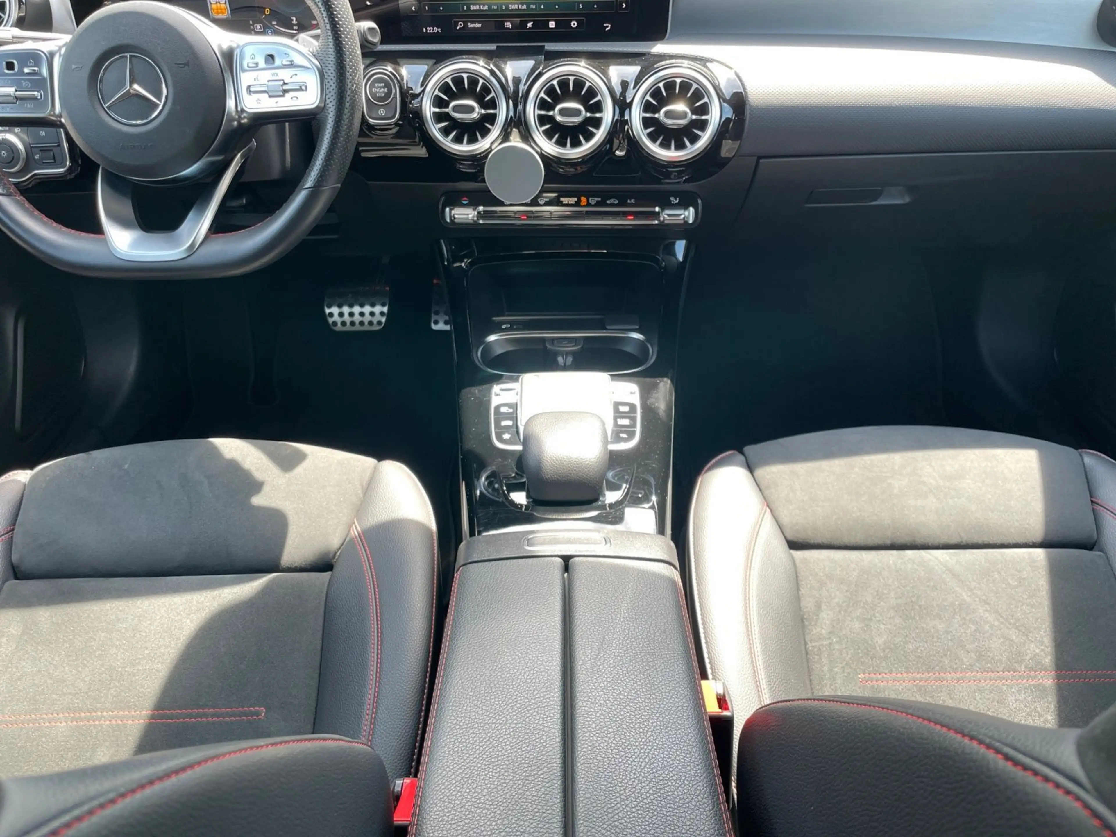 Mercedes-Benz CLA 220 AMG-Line AHK Kamera LED Navi — photo 9