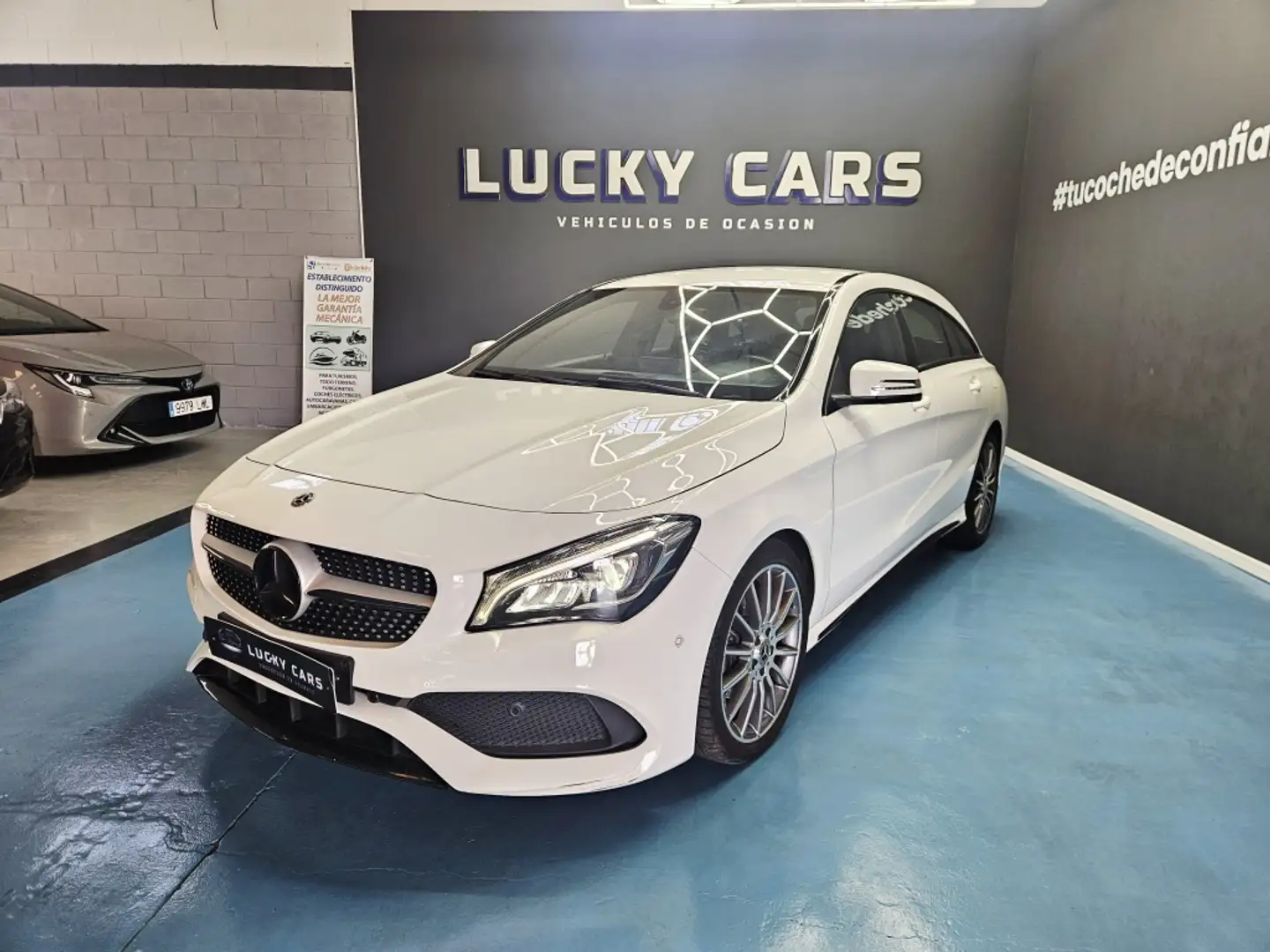 Mercedes-Benz CLA 180 Shooting Brake 7G-DCT Blanc - 1