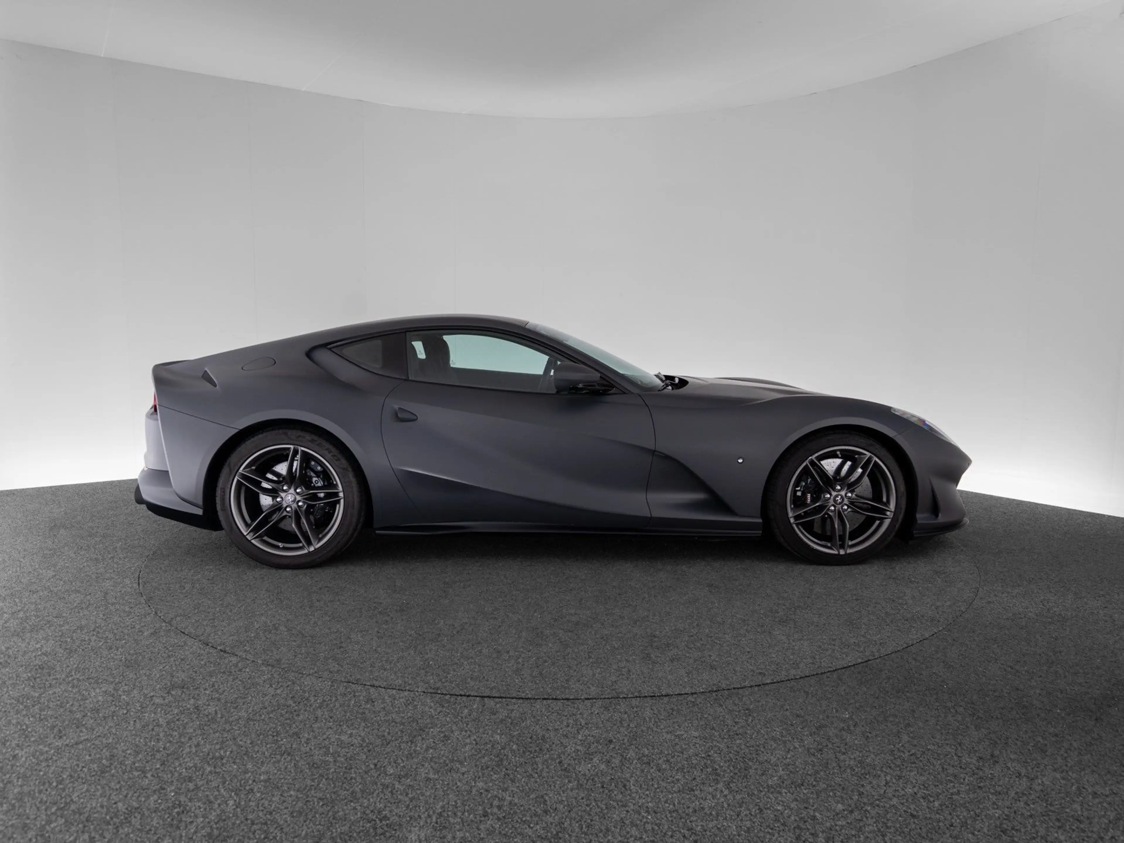 Ferrari 812 Superfast FERRARI SINGEN — photo 3
