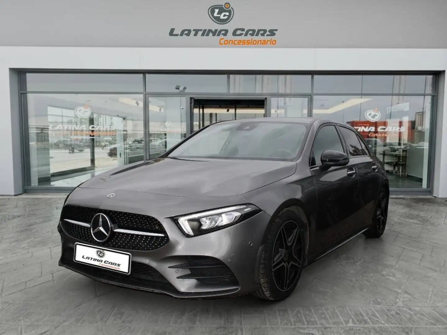 Mercedes-Benz A 180 180 AMG Line Premium Plus auto Con NAVIGATORE Gris - 1