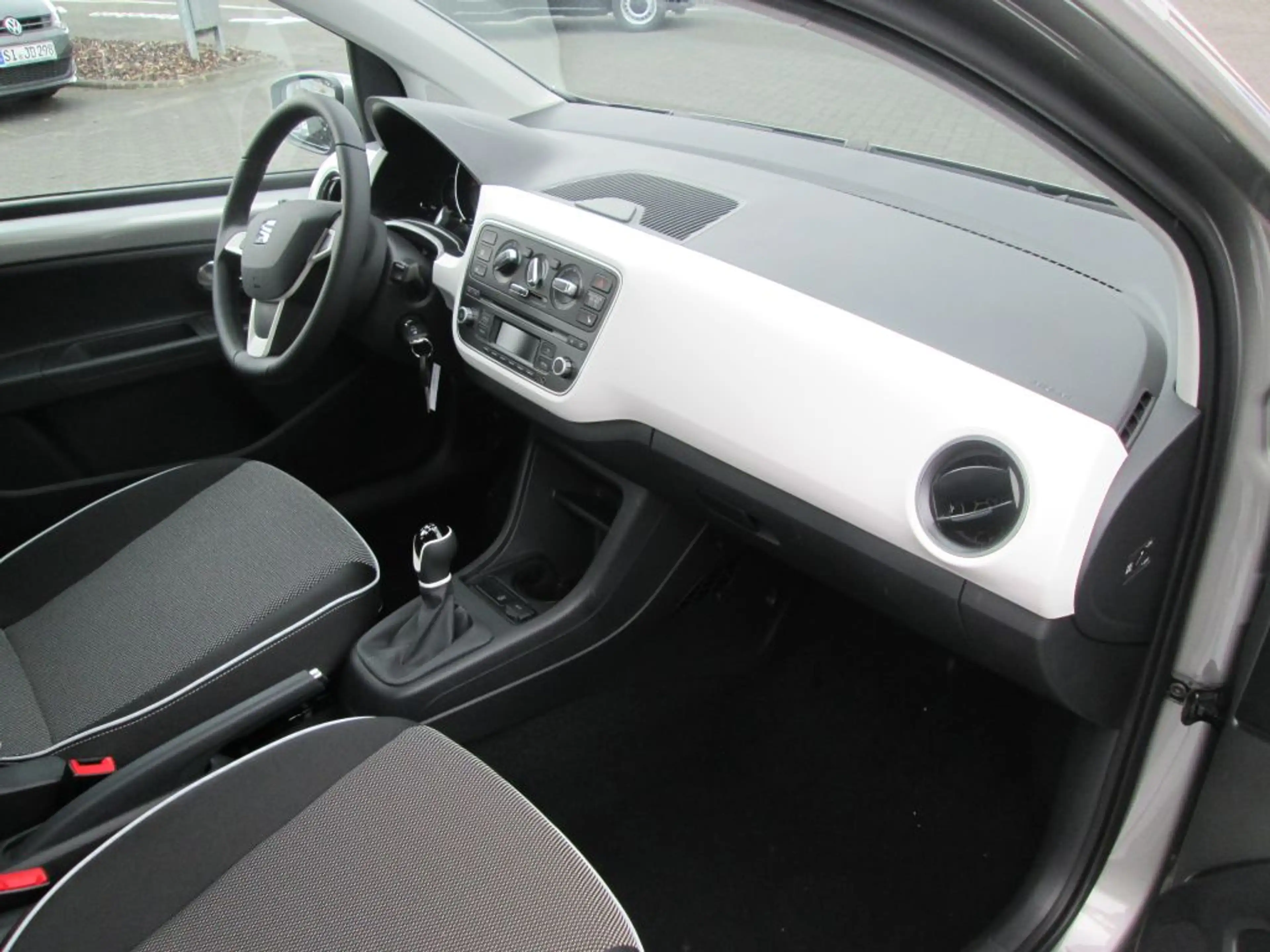 SEAT Mii 1.0 Chic — photo 12