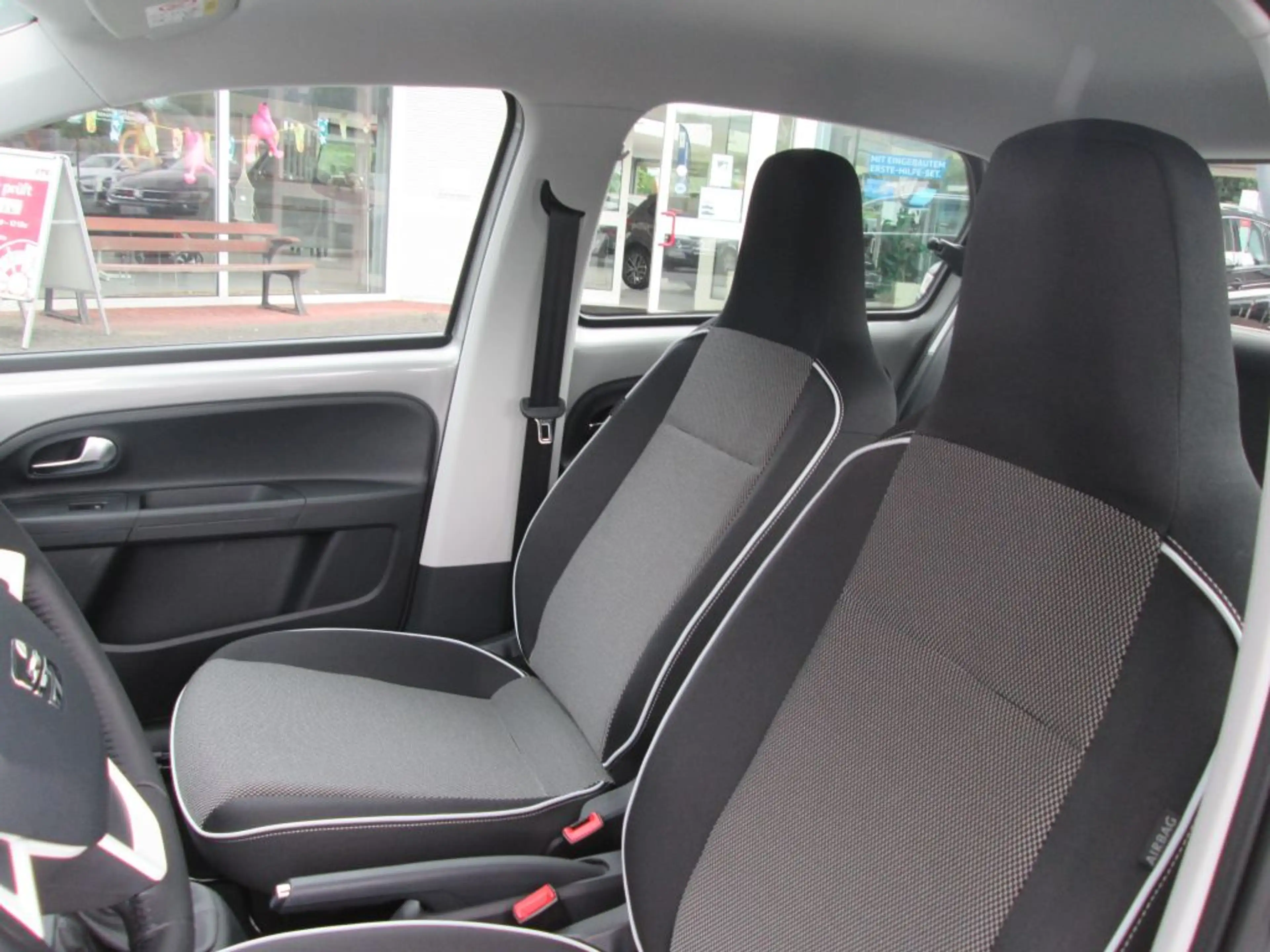 SEAT Mii 1.0 Chic — photo 9