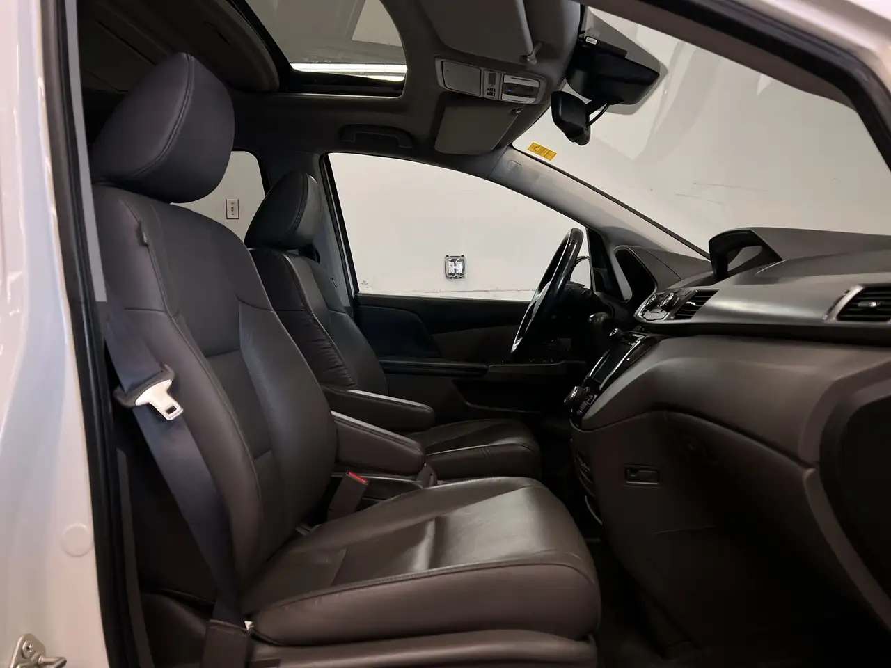 Honda Odyssey снимка Honda Odyssey
