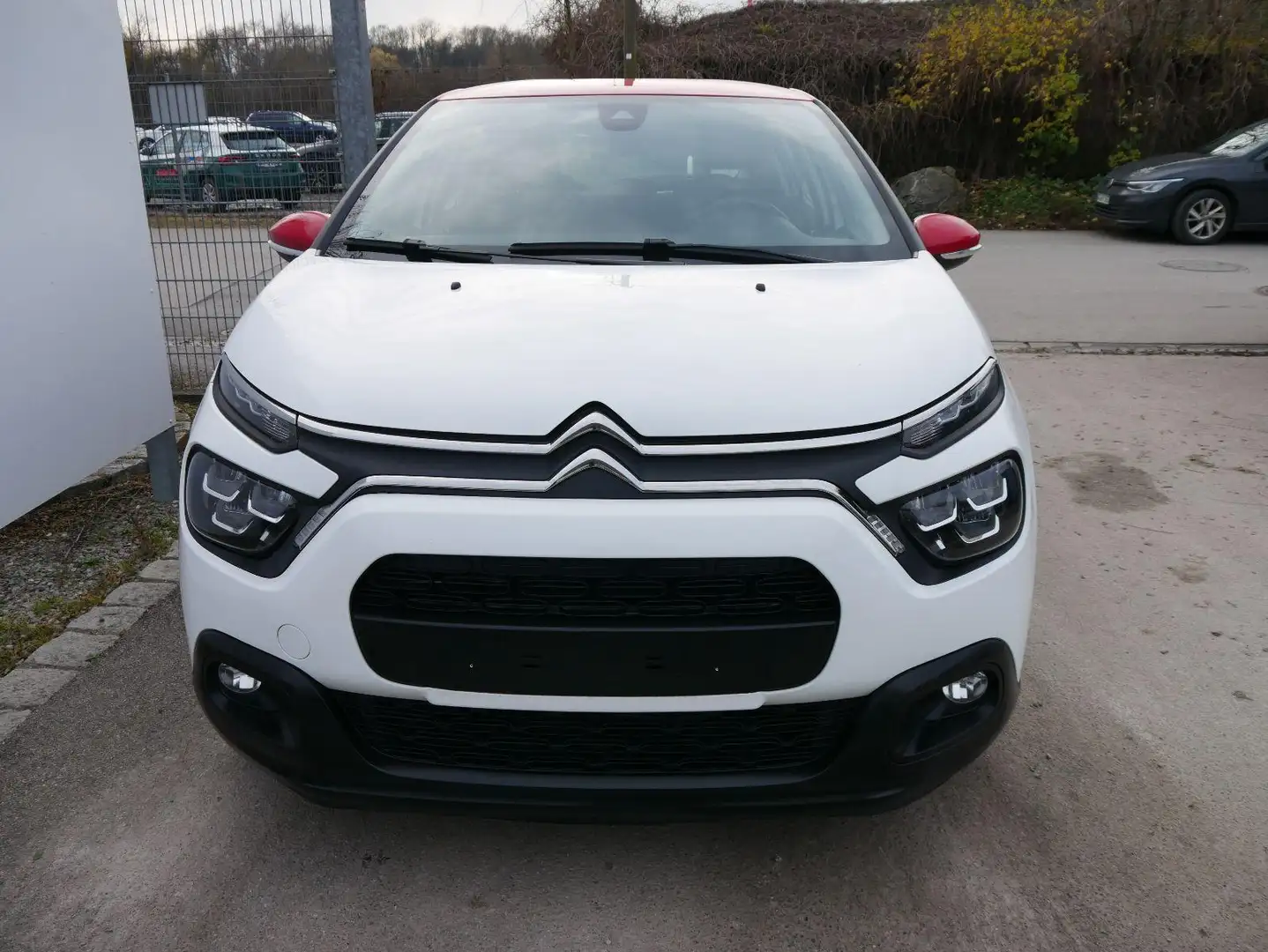 Citroen C3 PureTech Shine S&S*NAVI*PDC-HI*LED*KLIMA*TEMPOMAT Blanc - 1