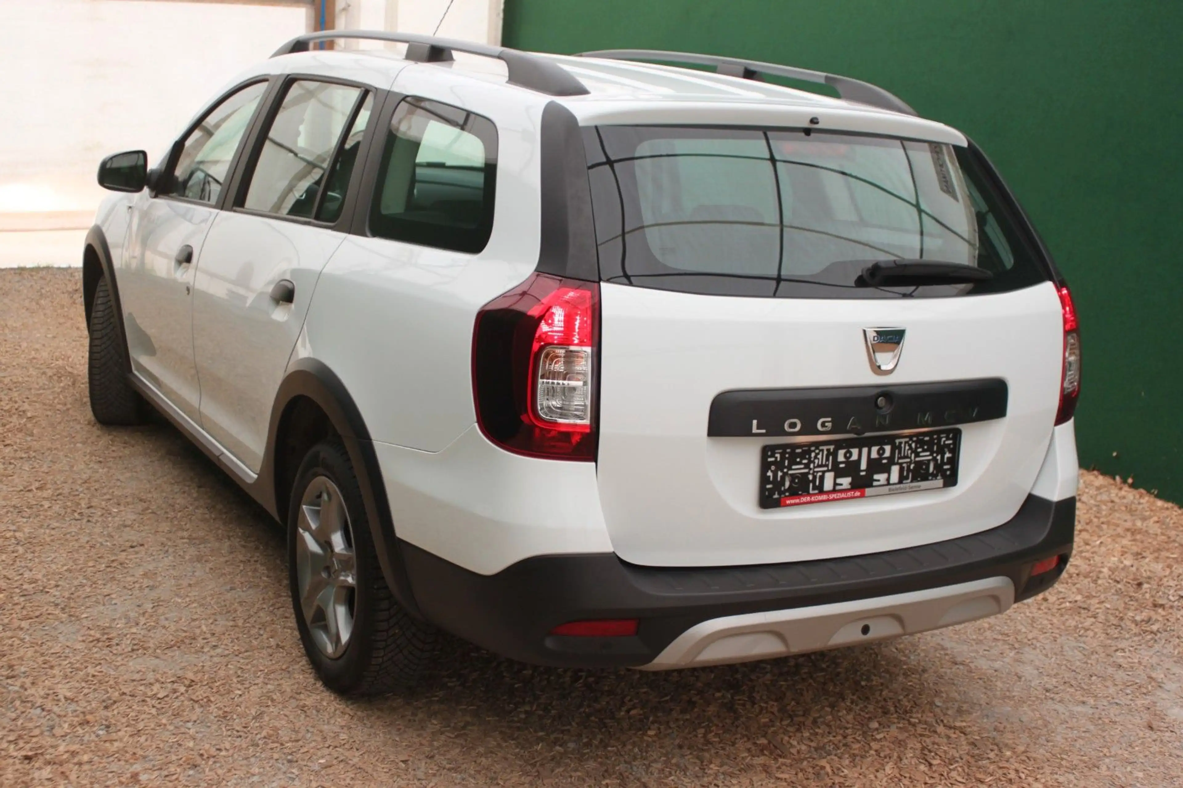 Dacia Logan Kombi Stepway 90Ps/ PDC mit Kamera/ Navi — photo 4