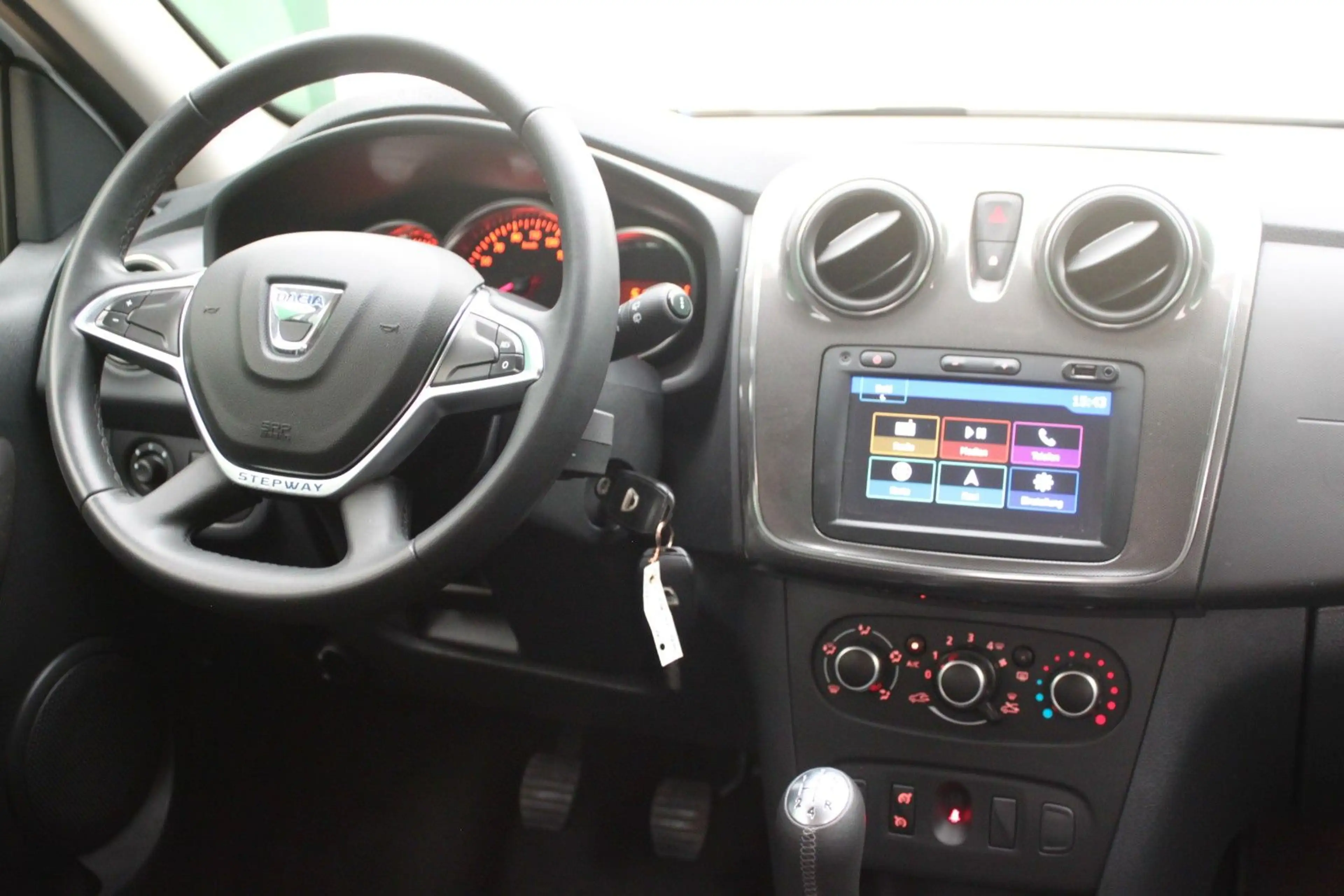 Dacia Logan Kombi Stepway 90Ps/ PDC mit Kamera/ Navi — photo 13