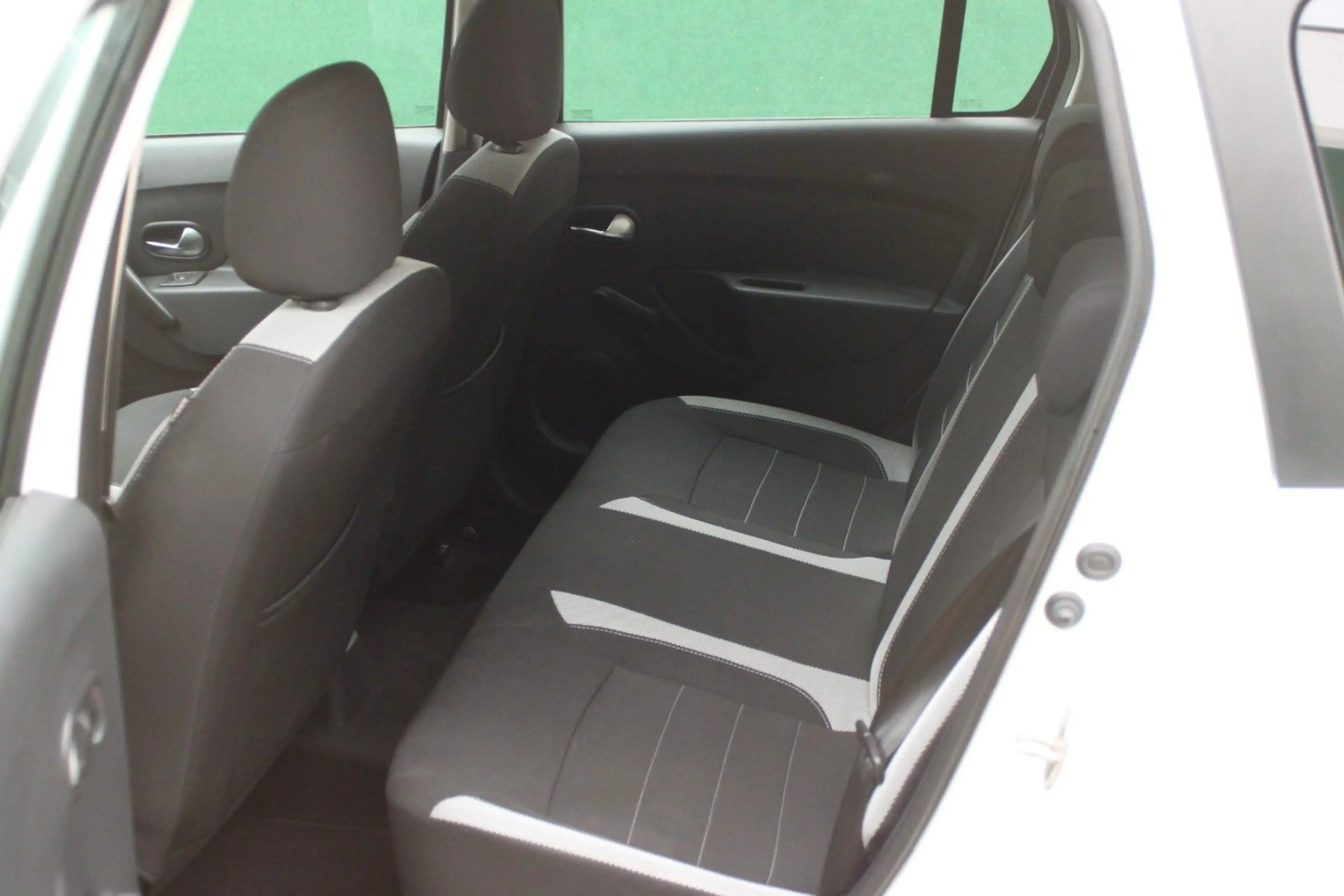 Dacia Logan Kombi Stepway 90Ps/ PDC mit Kamera/ Navi — photo 11