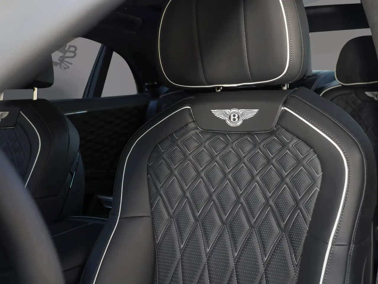 Bentley Flying Spur 2025 — фото 13