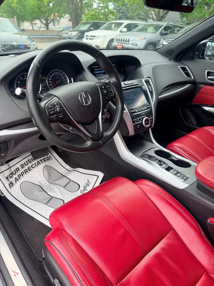 Acura TLX снимка Acura TLX