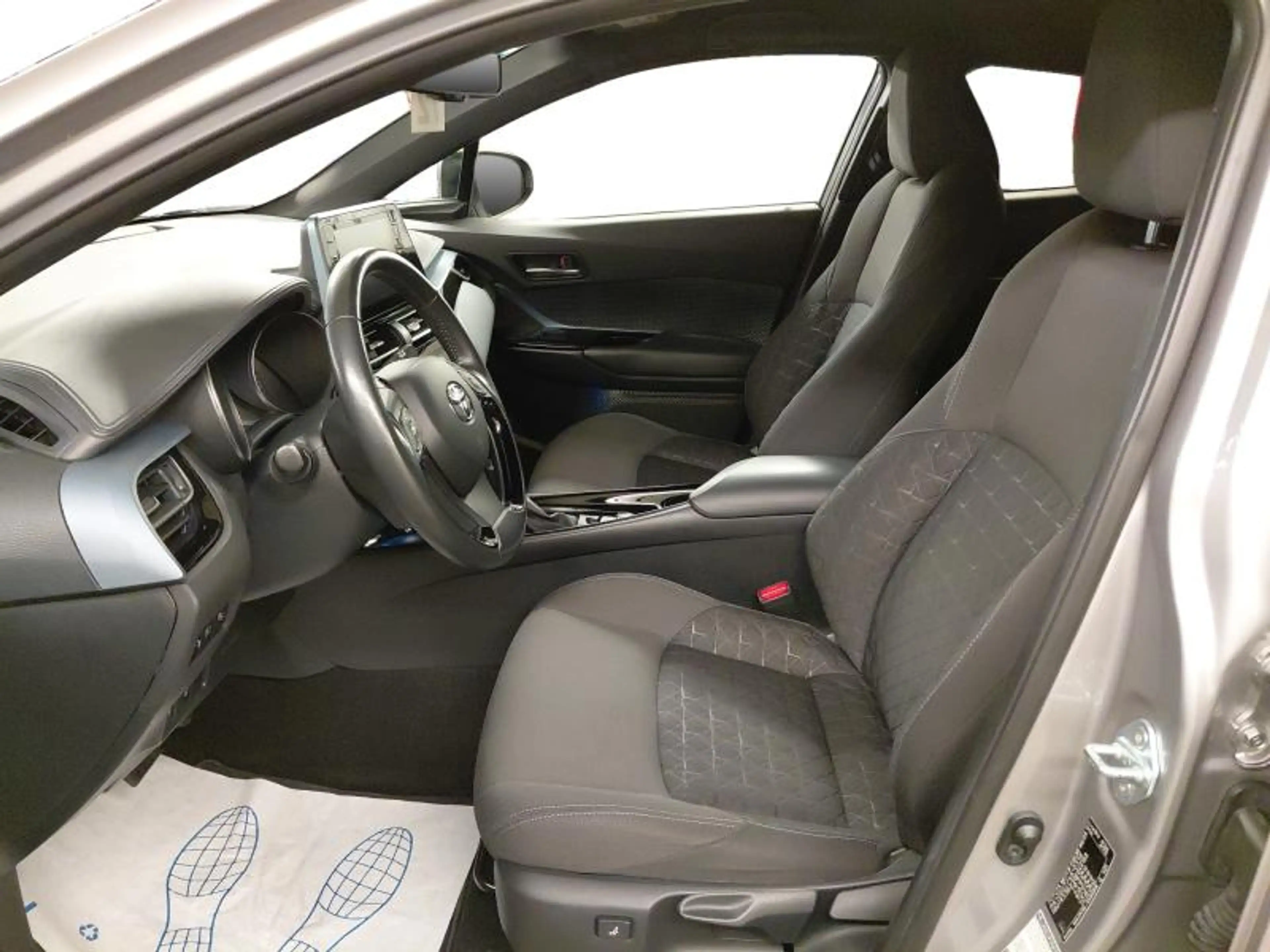 Toyota C-HR C-LUB BI-TONE — photo 10