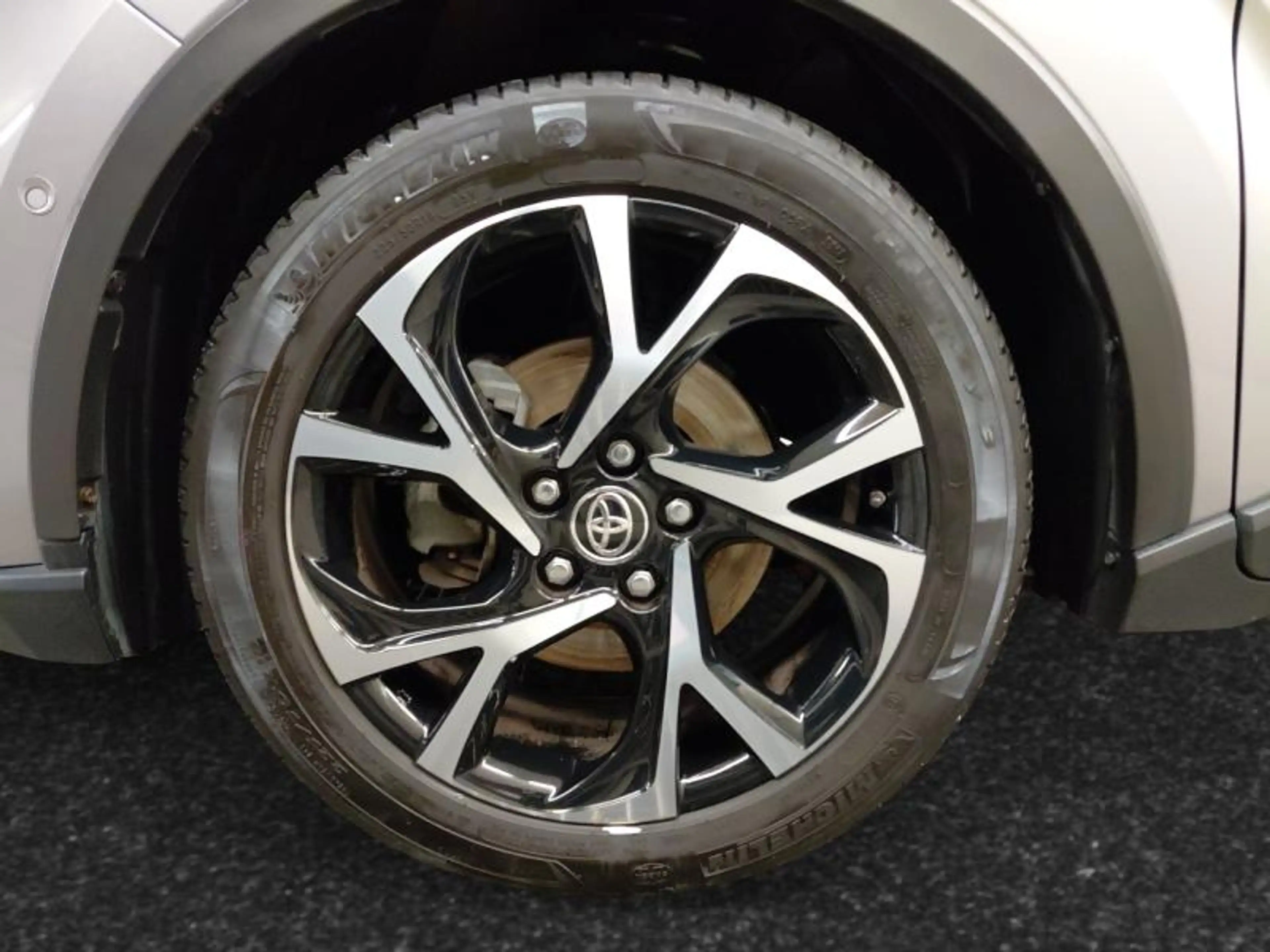 Toyota C-HR C-LUB BI-TONE — photo 9