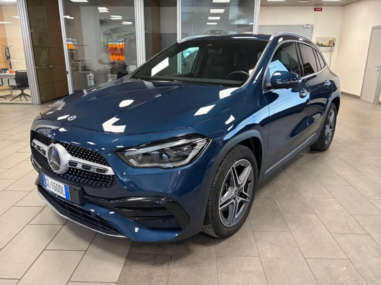 Mercedes-Benz GLA 200