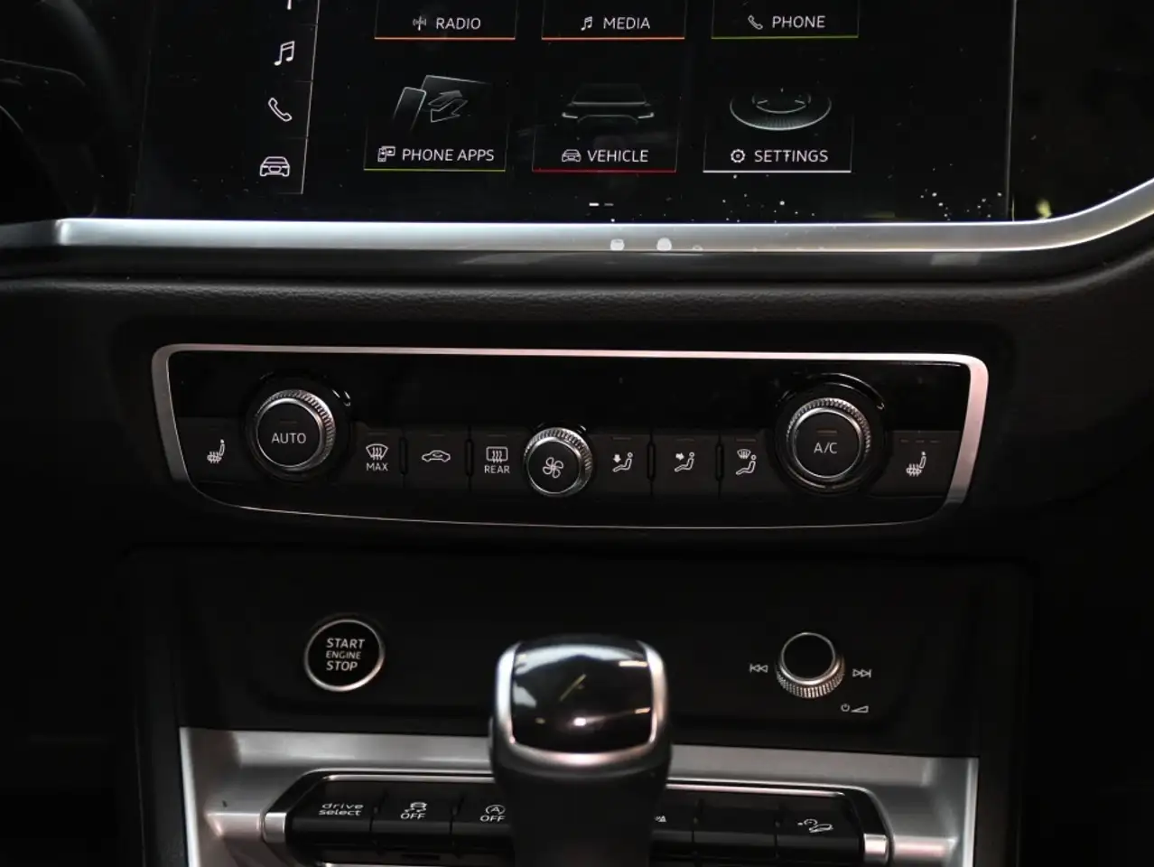 Audi Q3 снимка Audi Q3