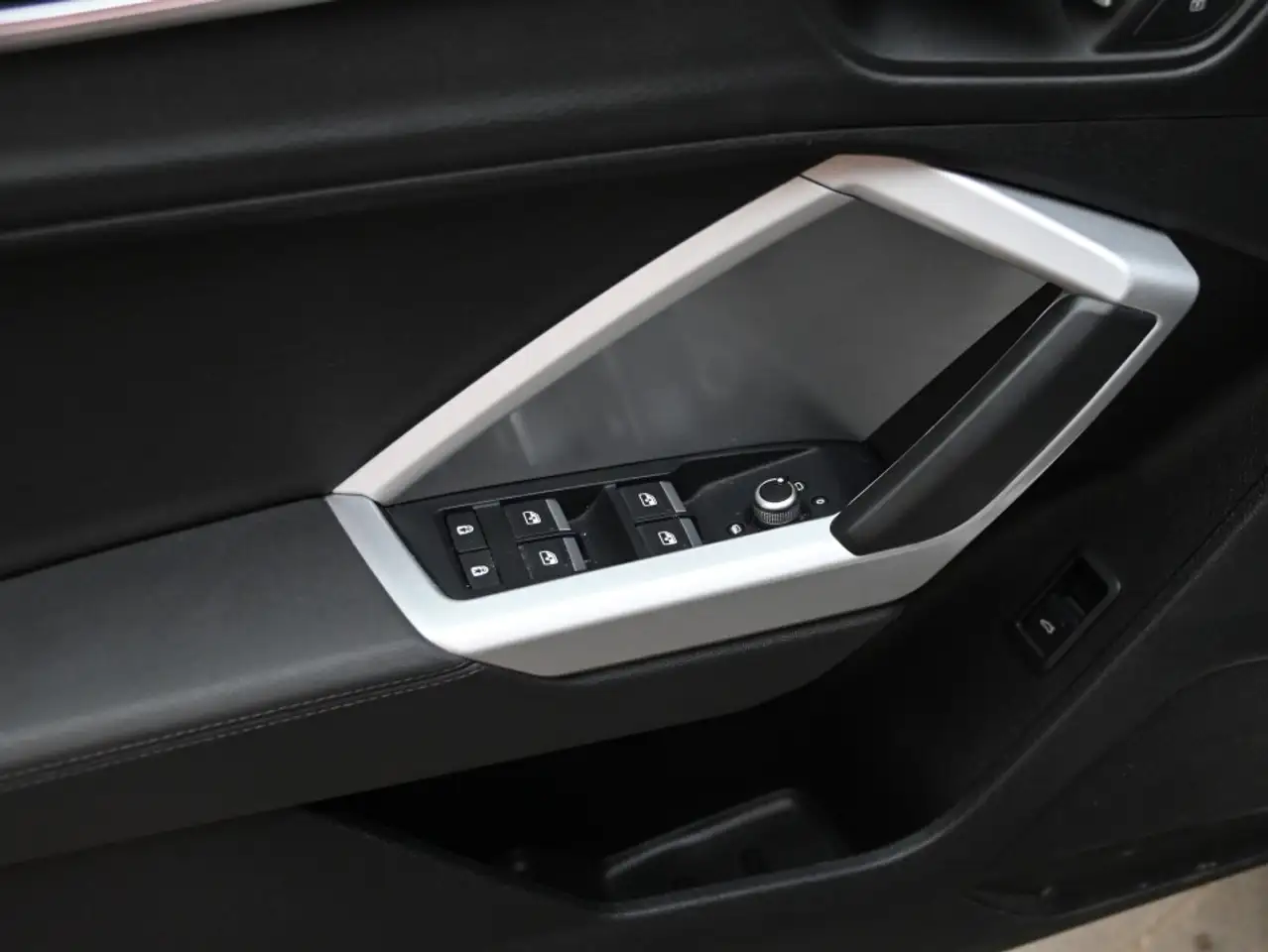 Audi Q3 снимка Audi Q3