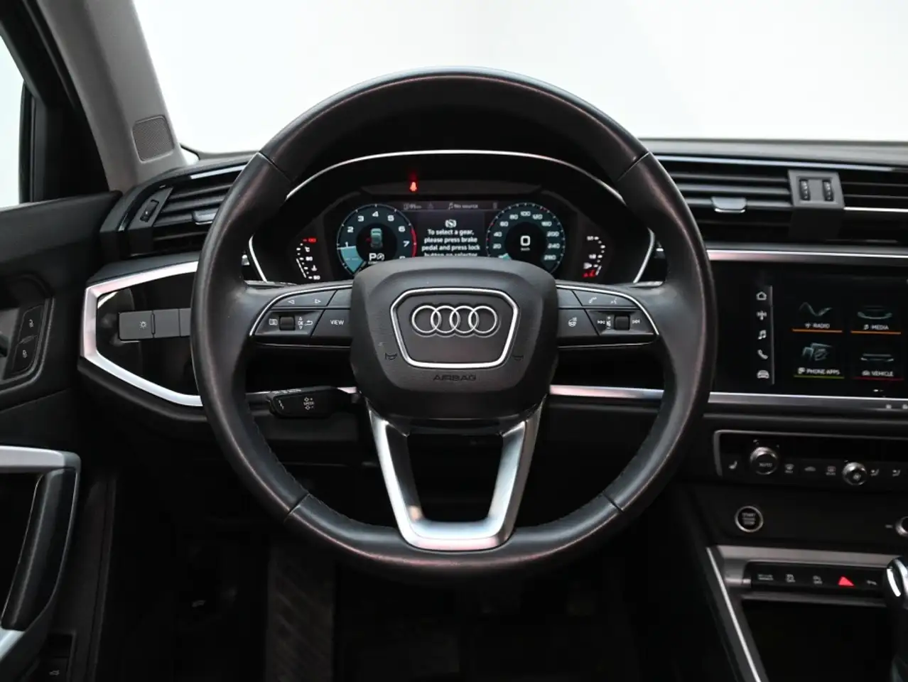 Audi Q3 снимка Audi Q3