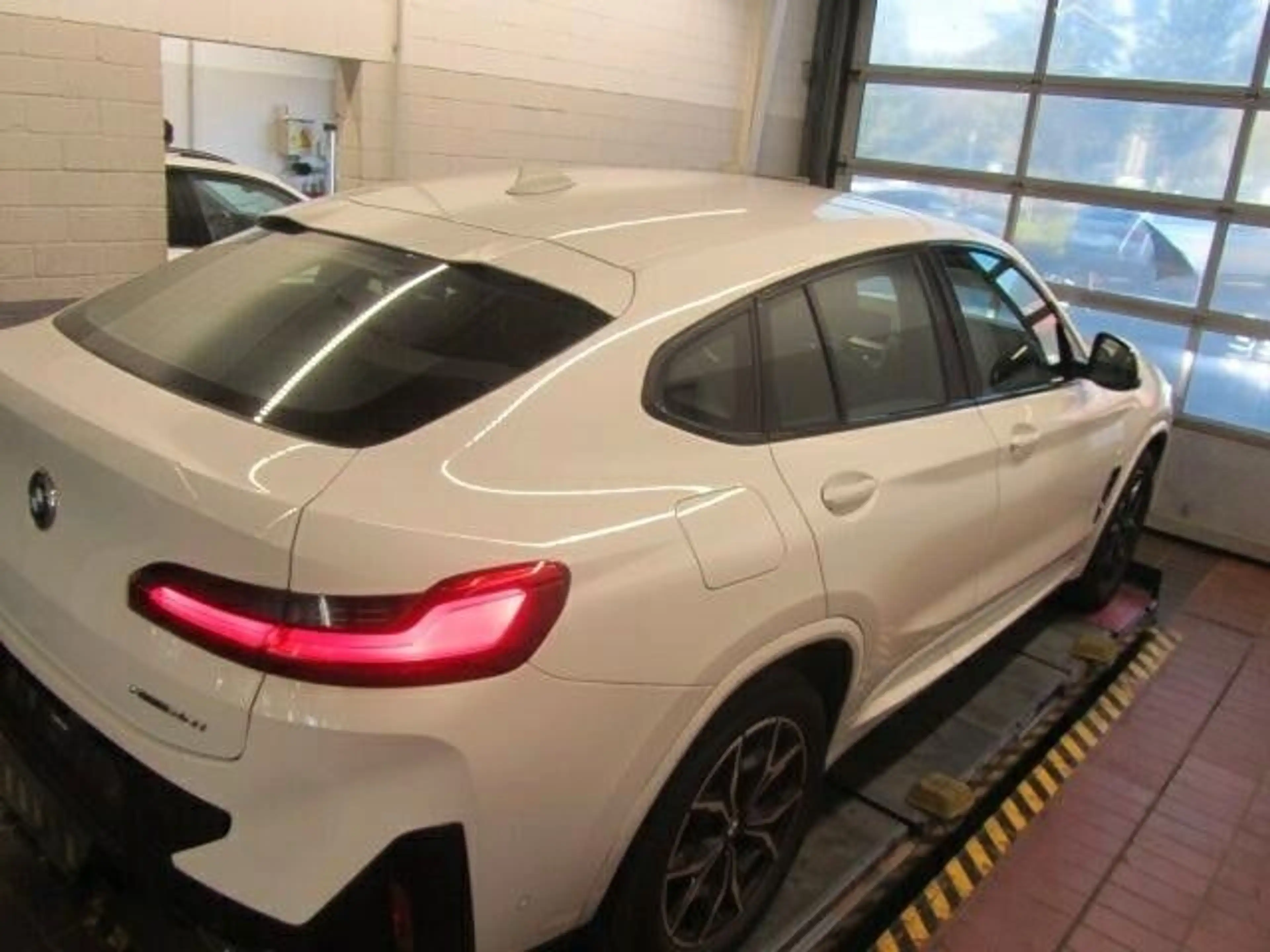 BMW X4 xDrive 20 i M Sport — photo 7