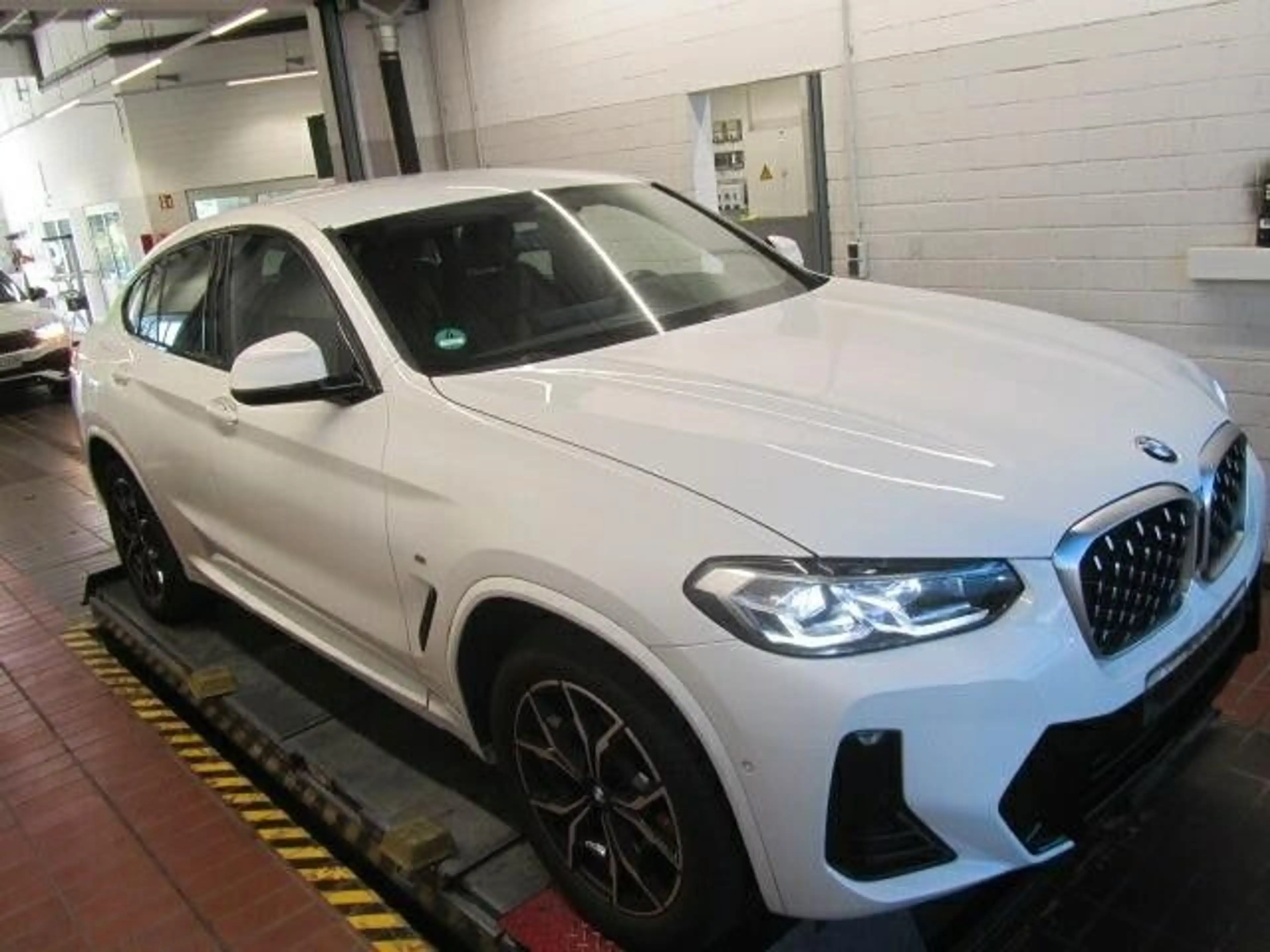 BMW X4 xDrive 20 i M Sport — photo 6