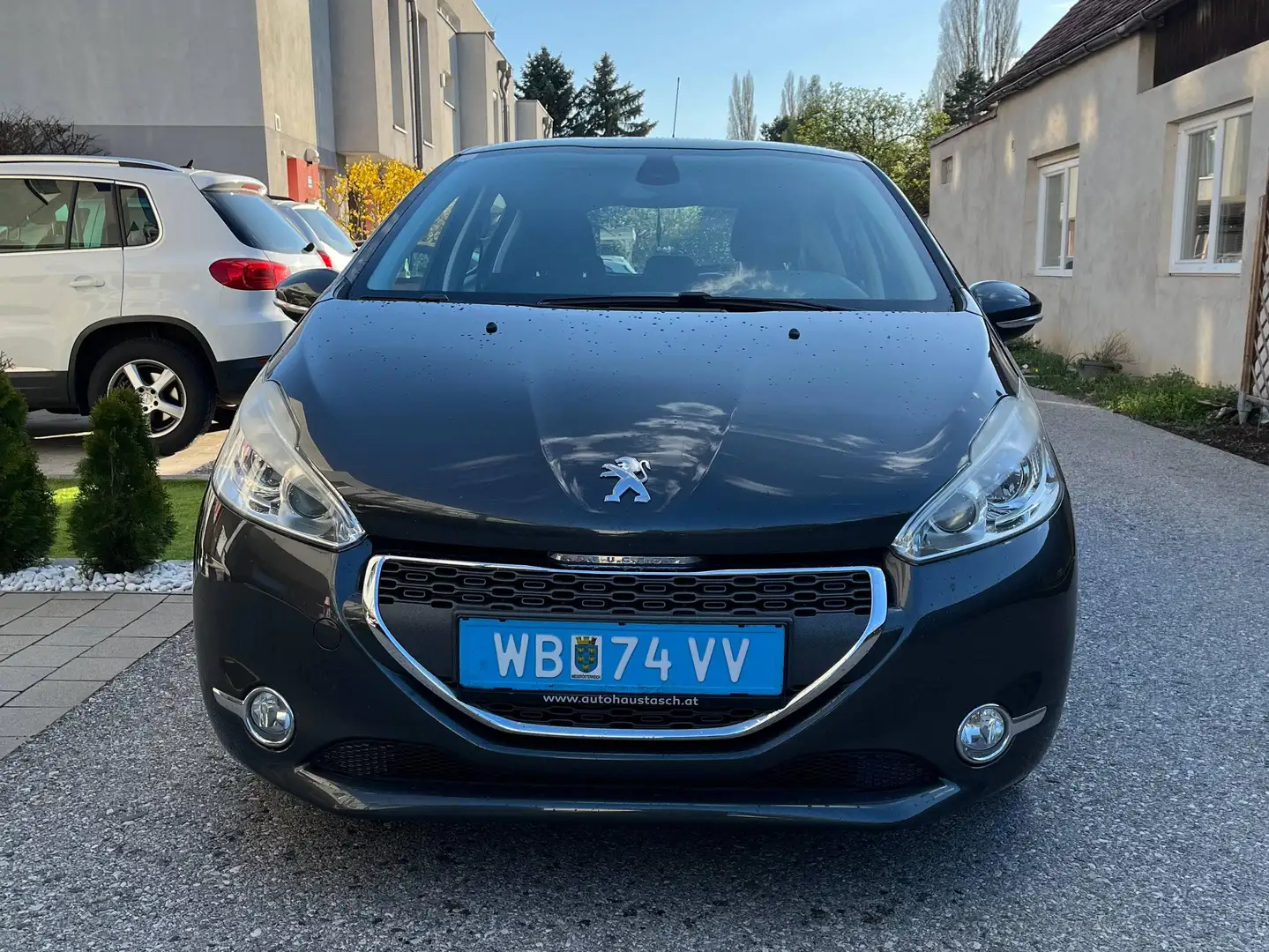 Peugeot 208 208 Allure 1,4 VTi 95 Allure Grau - 1