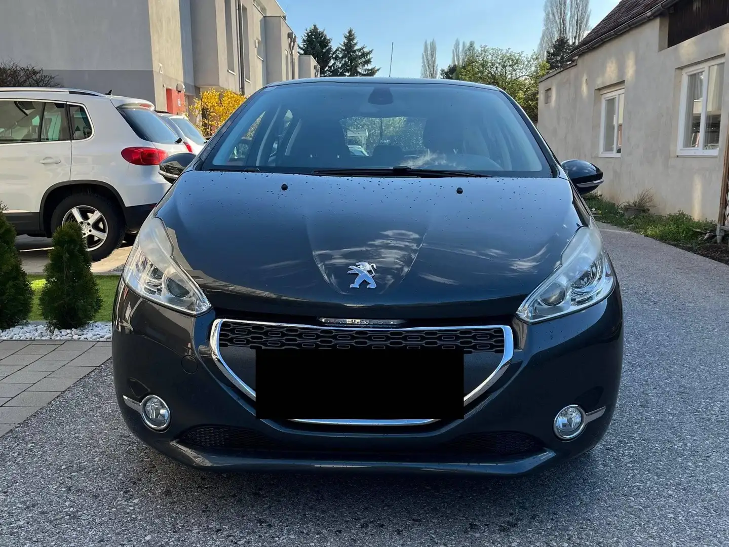 Peugeot 208 208 Allure 1,4 VTi 95 Allure Grau - 1