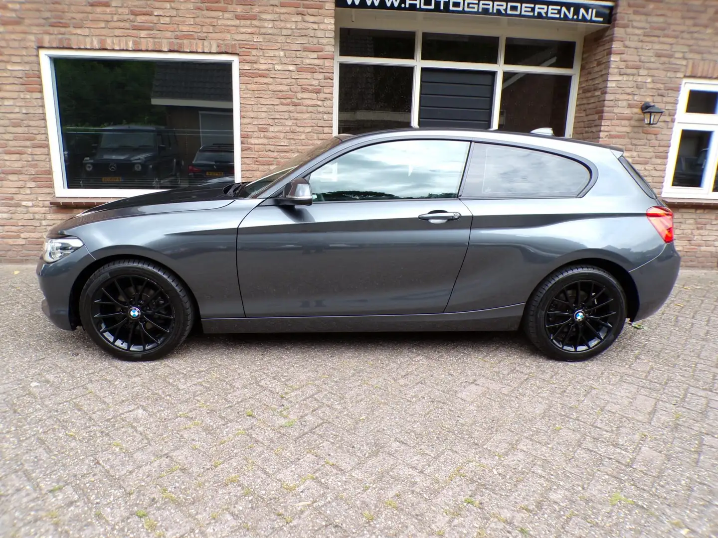 BMW 118 1-serie 118i Centennial High Executive Automaat / Gris - 2