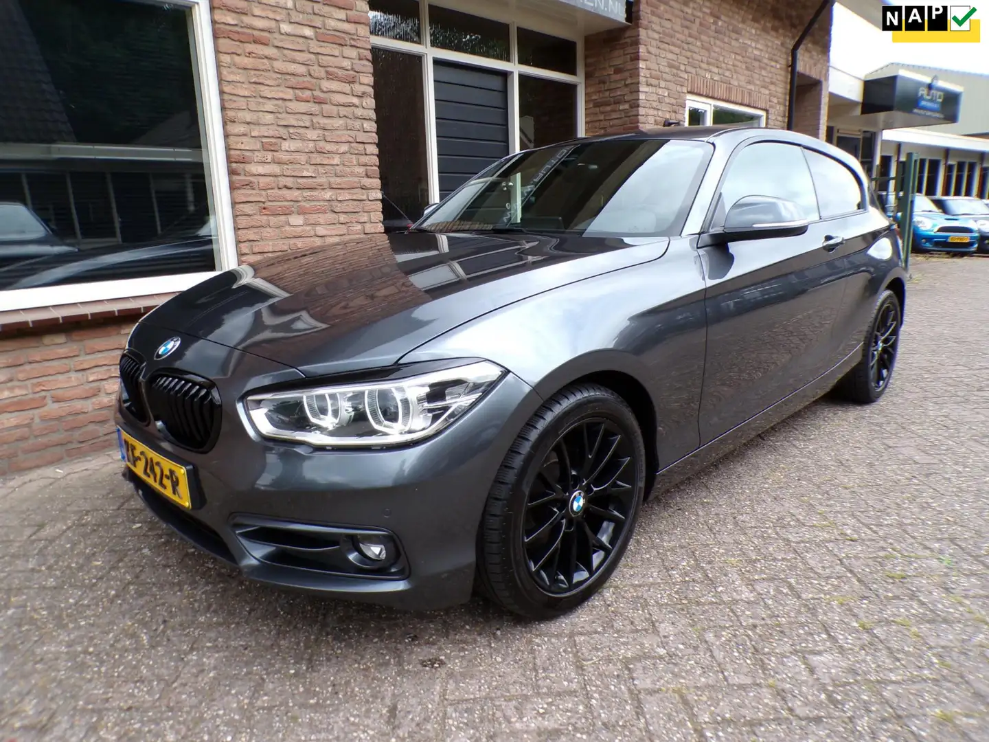 BMW 118 1-serie 118i Centennial High Executive Automaat / Gris - 1