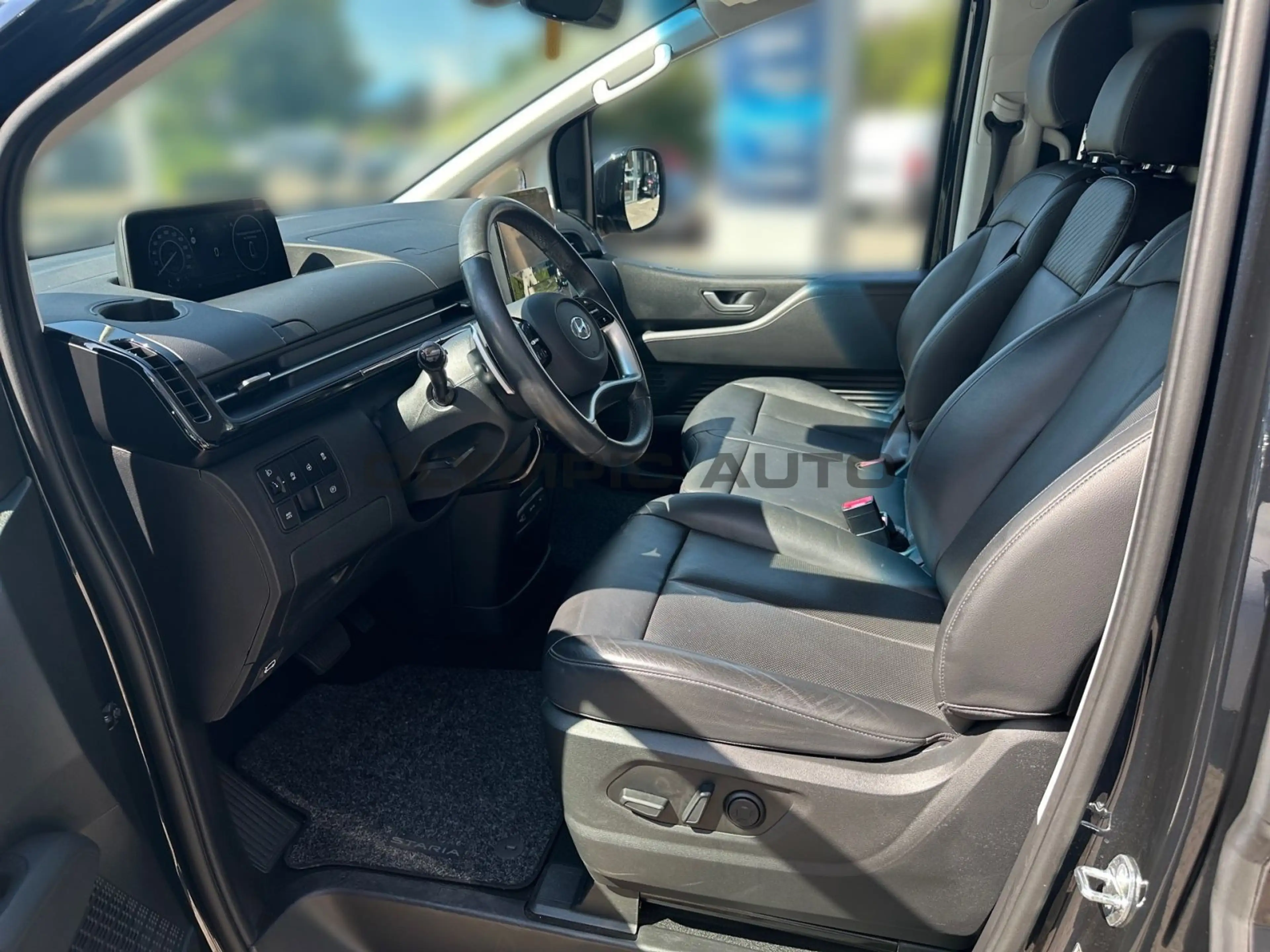Hyundai STARIA 2.2 CRDi Prime 4WD (9-Sitzer) Leder Navi — photo 11