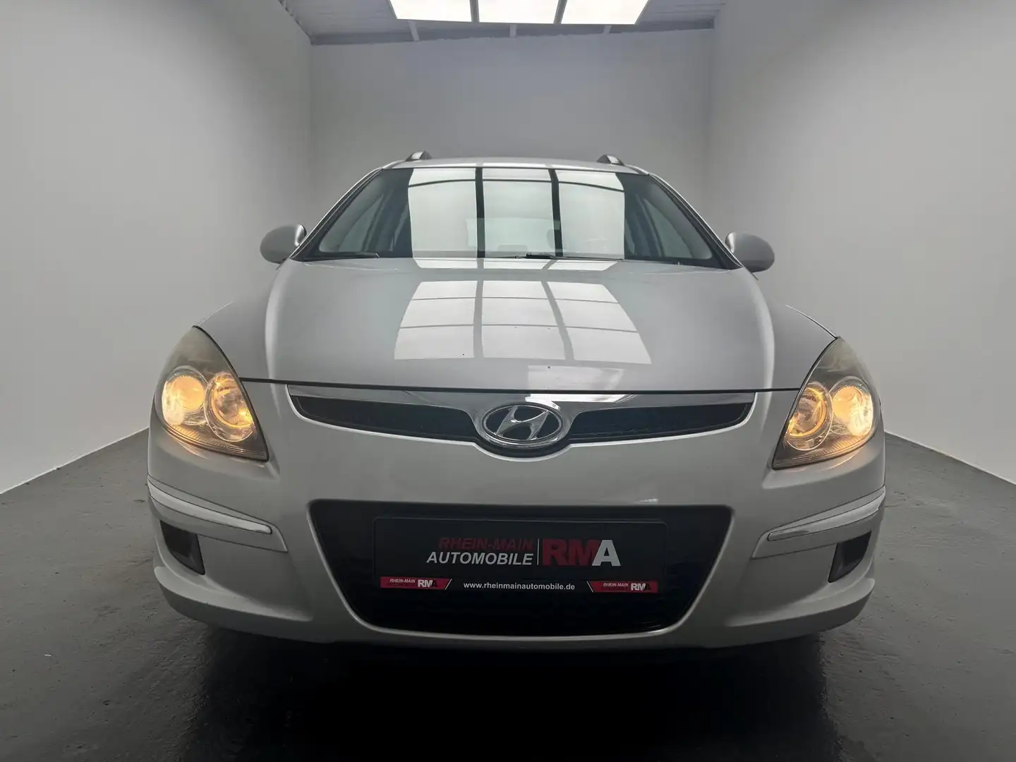 Hyundai i30 Style 1.6 KAT + AHK+ KLIMA+ HU NEU+ Silber - 2