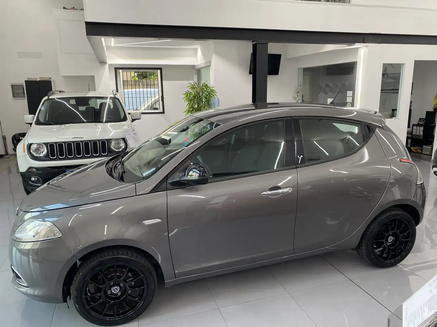 Lancia Ypsilon Silver Gris - 2