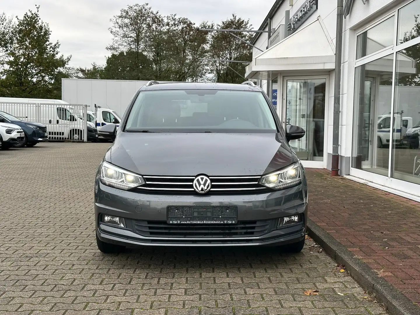 Volkswagen Touran 1.4 TSI Comfortl. | AHK - Nav - 7-Sitzer Grau - 2
