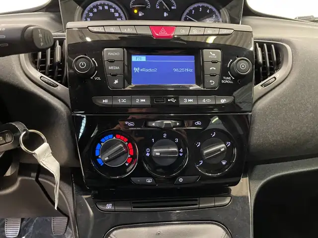 Lancia Ypsilon view 11