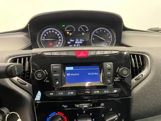 Lancia Ypsilon view 9
