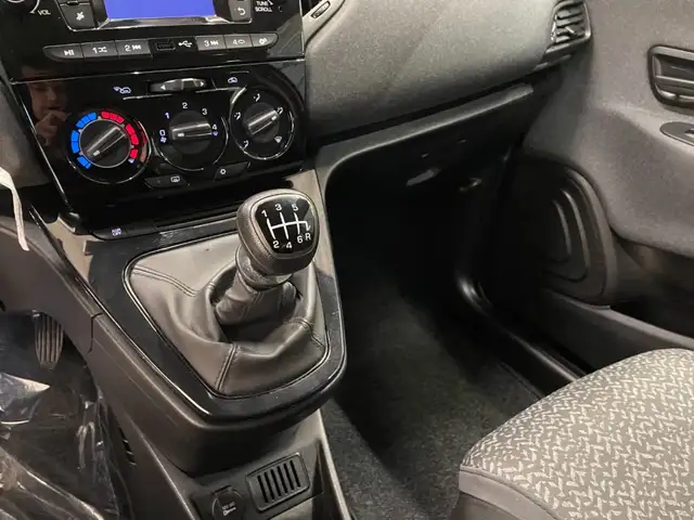 Lancia Ypsilon view 8