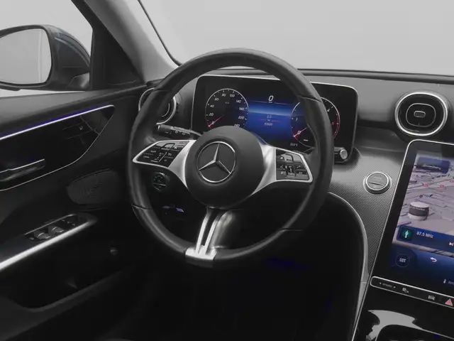 Mercedes-Benz C-Class view 19