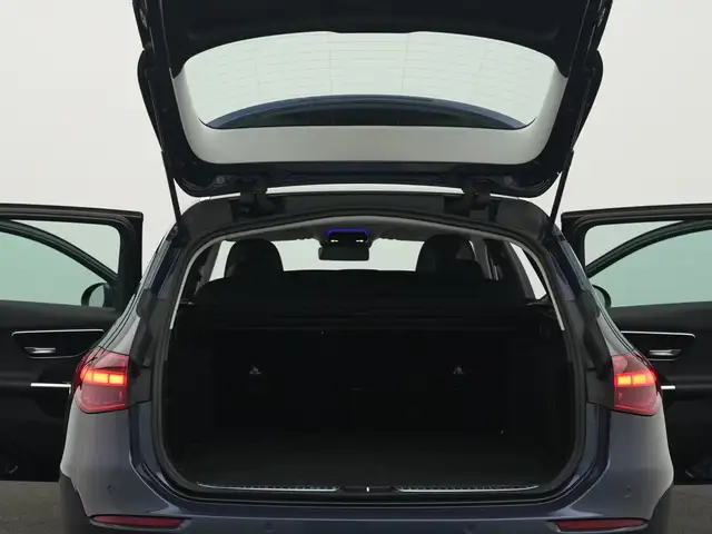Mercedes-Benz C-Class view 17