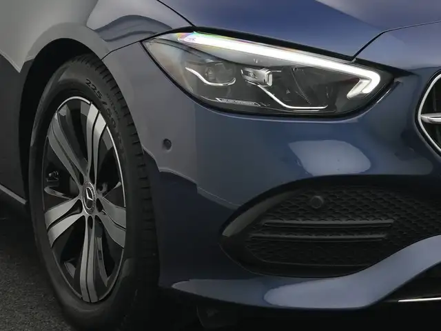 Mercedes-Benz C-Class view 9