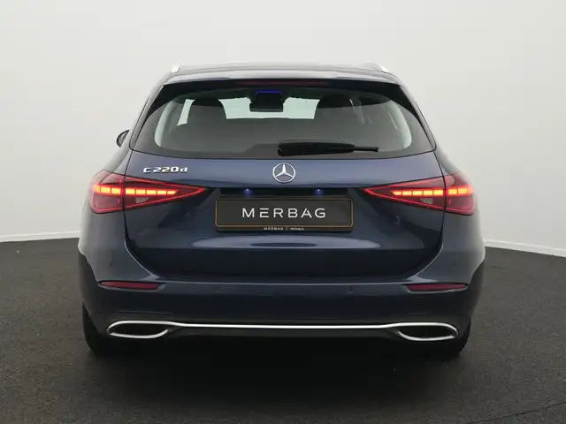 Mercedes-Benz C-Class view 4