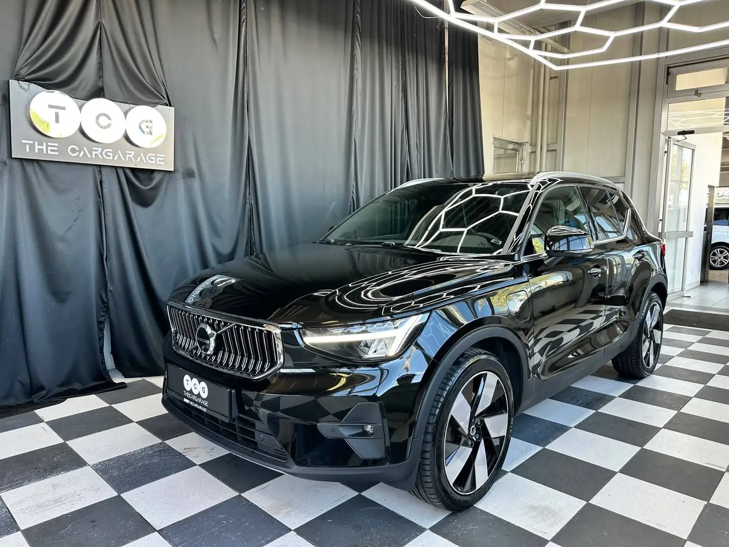 Volvo XC40 Ultimate Bright Recharge Plug-In Hybrid 2WD Schwarz - 1