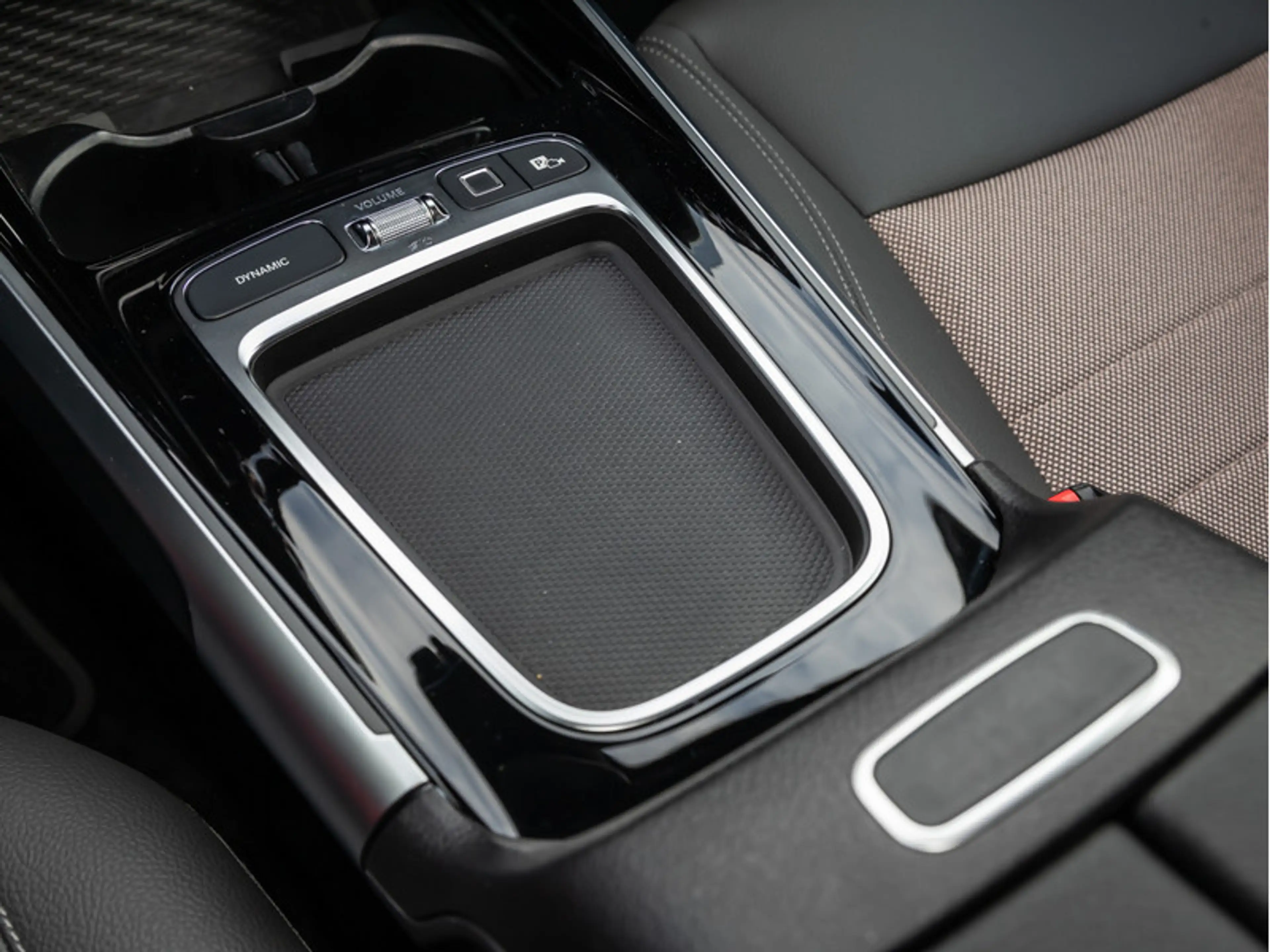 Mercedes-Benz EQB 250 + ElectricArt/LED/360/Night/Totw/Keyl/18" — photo 15