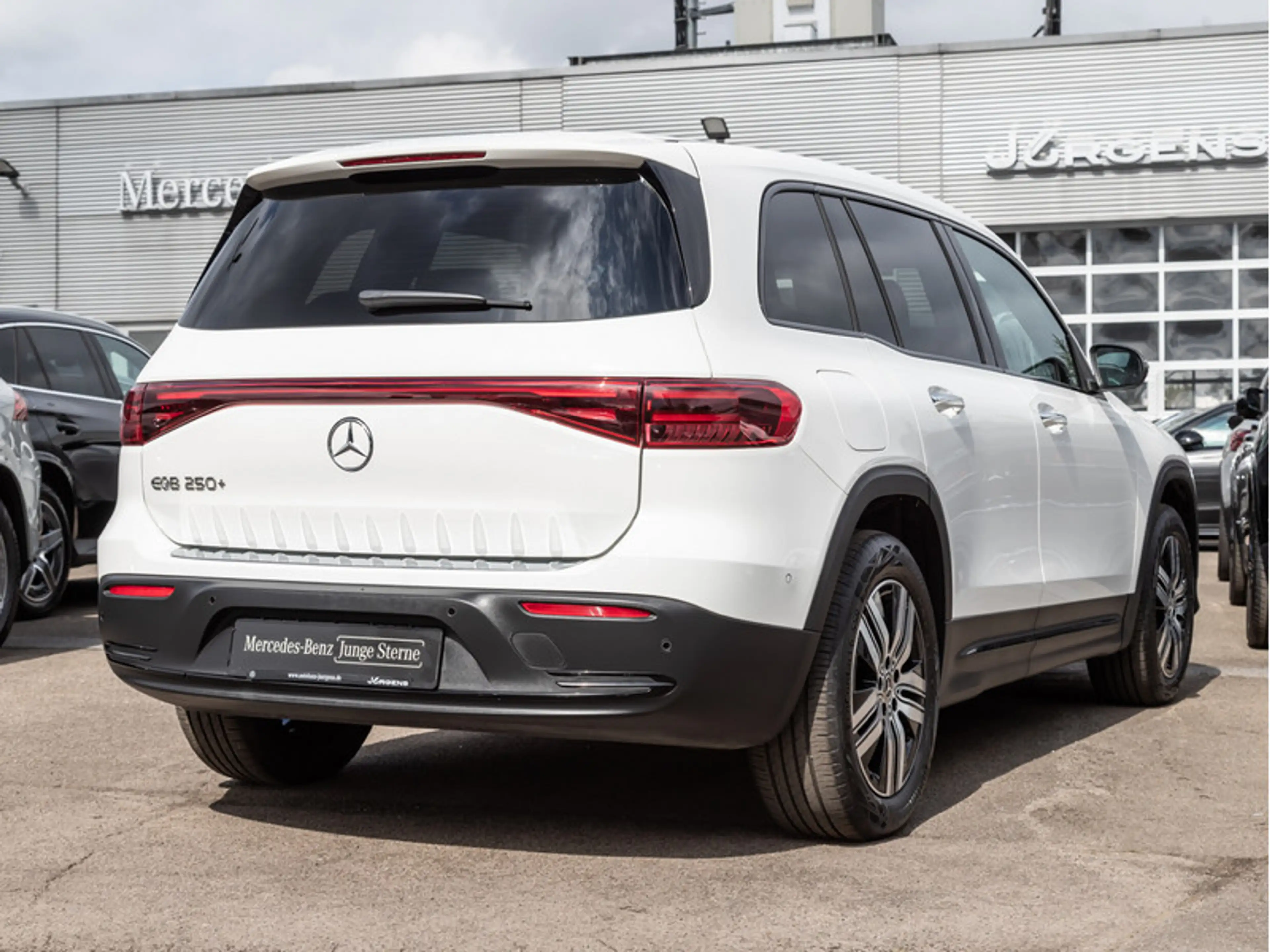 Mercedes-Benz EQB 250 + ElectricArt/LED/360/Night/Totw/Keyl/18" — photo 4