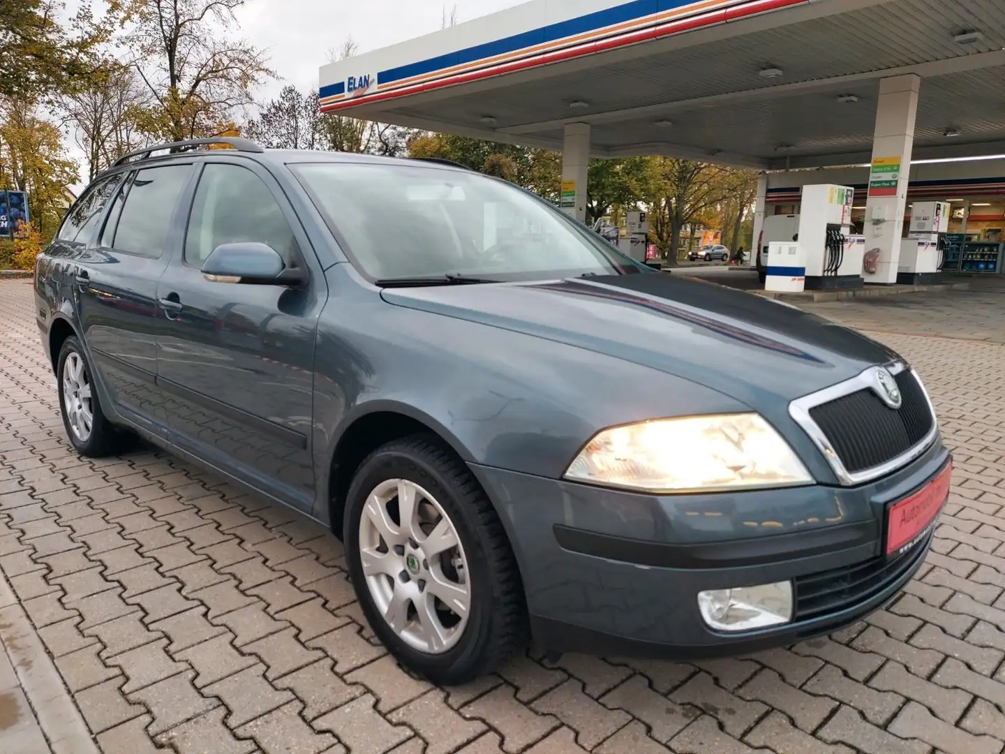 Skoda Octavia Combi Ambiente Klima Navi AHK Grau - 1