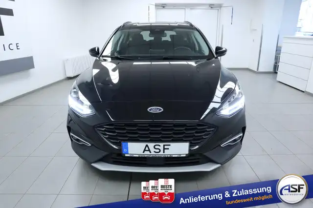 Ford Focus view 3