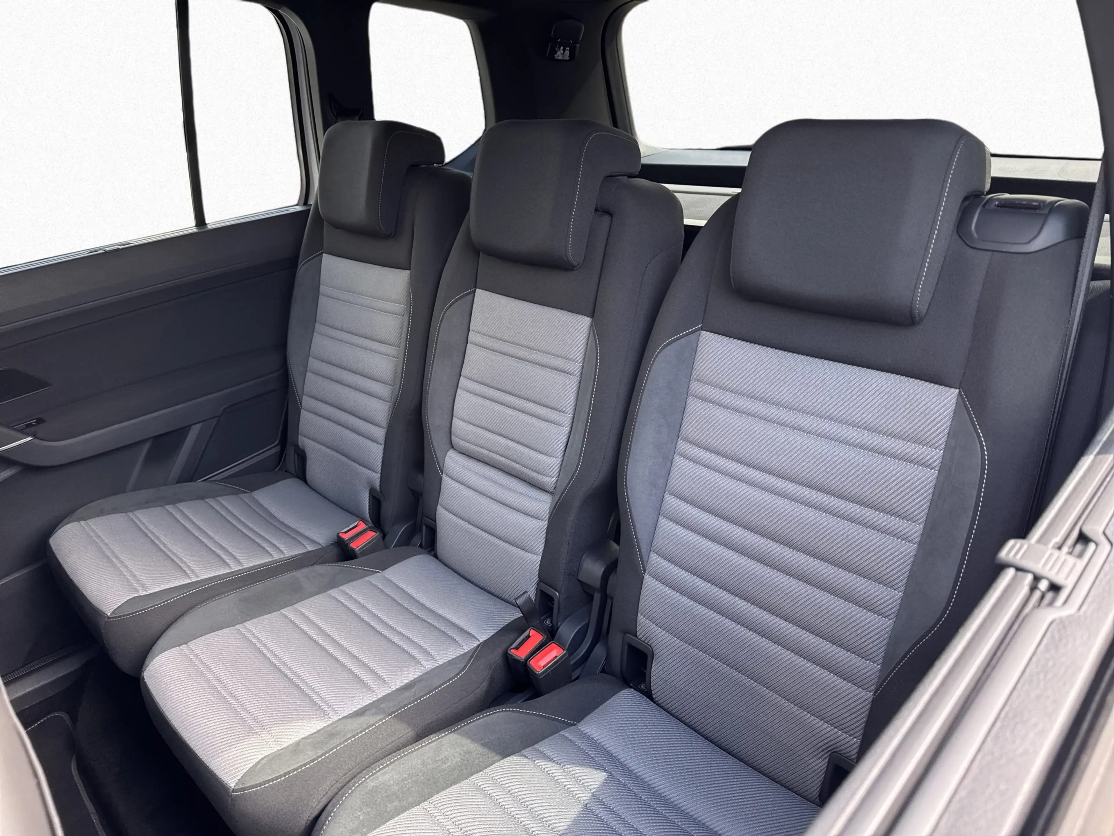 Volkswagen Touran Comfortline R-Line 1.5 TSI 7-DSG PANO KAMERA — photo 12