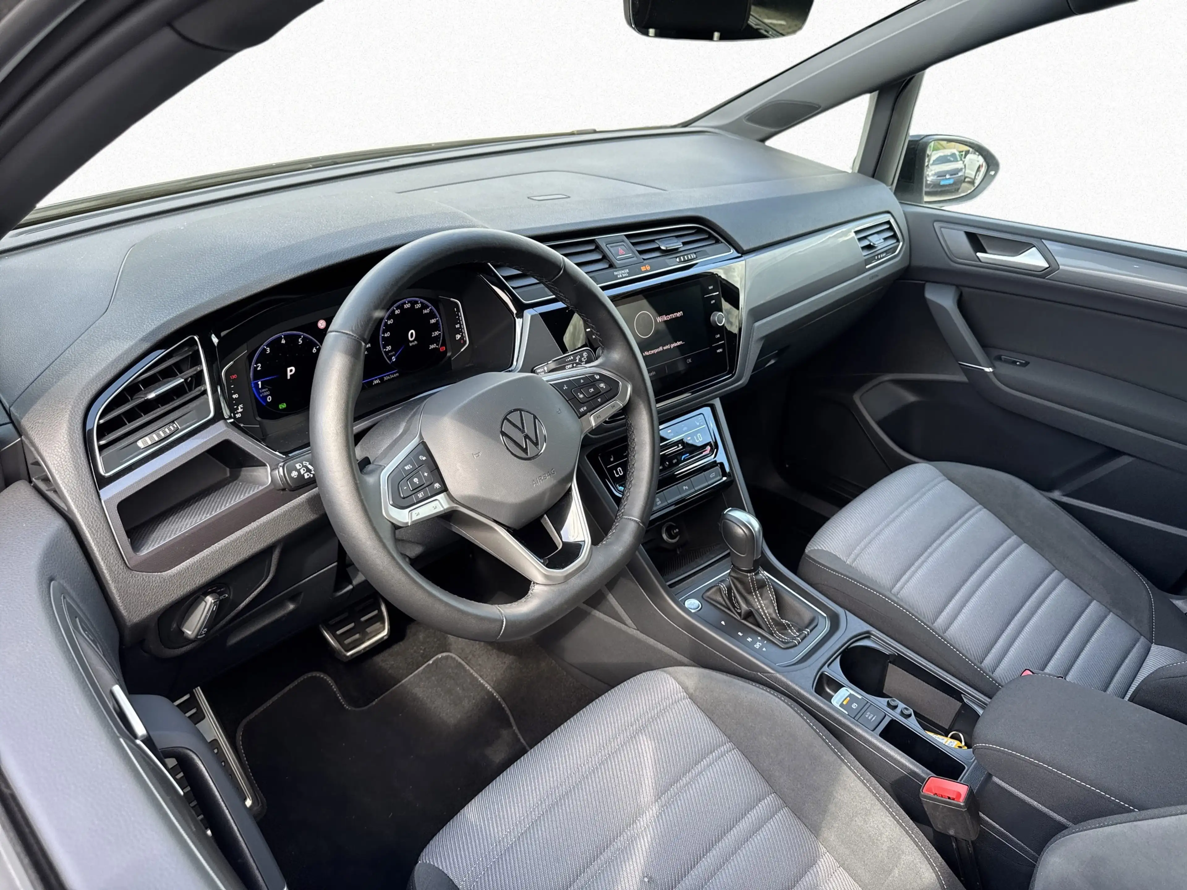 Volkswagen Touran Comfortline R-Line 1.5 TSI 7-DSG PANO KAMERA — photo 8