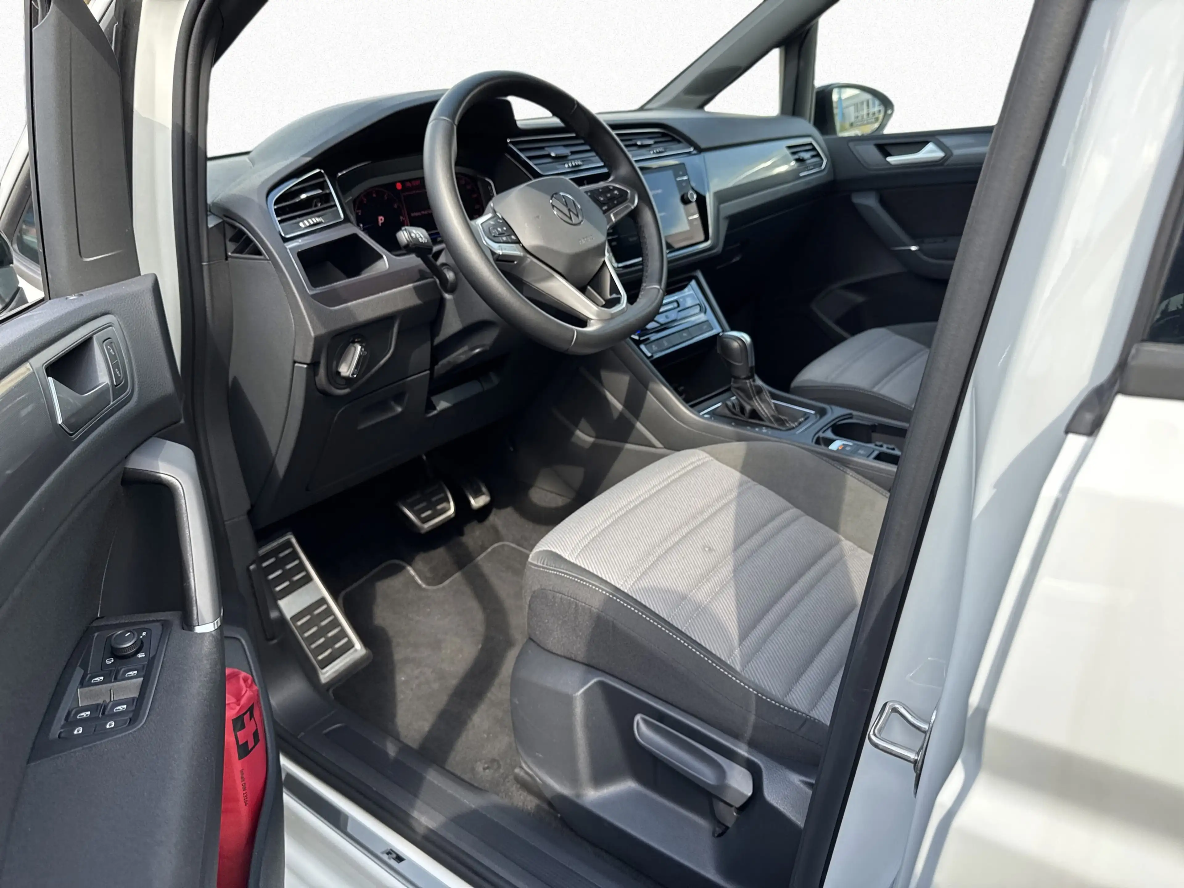 Volkswagen Touran Comfortline R-Line 1.5 TSI 7-DSG PANO KAMERA — photo 11